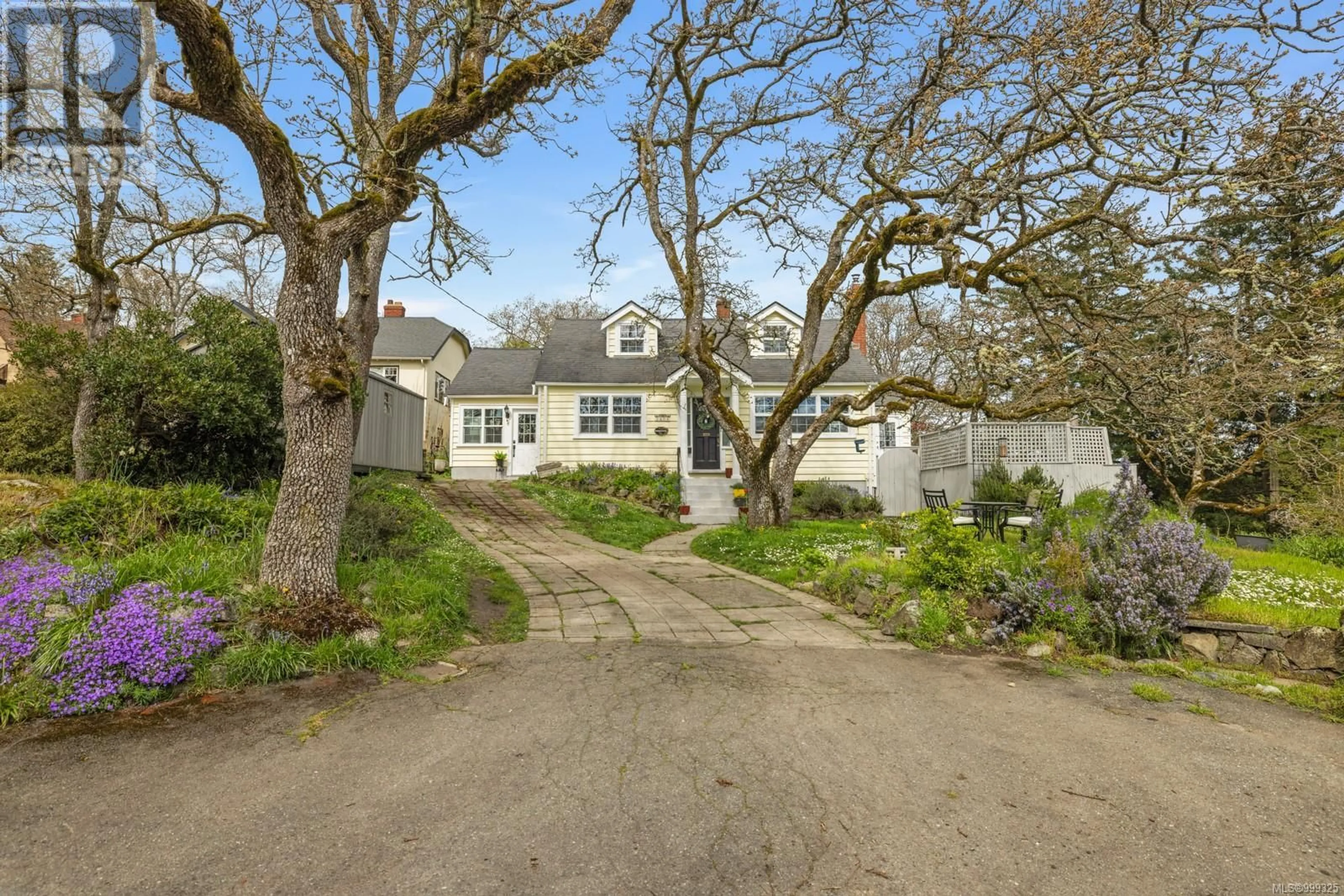 A pic from outside/outdoor area/front of a property/back of a property/a pic from drone, street for 3406 CONNORTON LANE, Saanich British Columbia V8P3K1