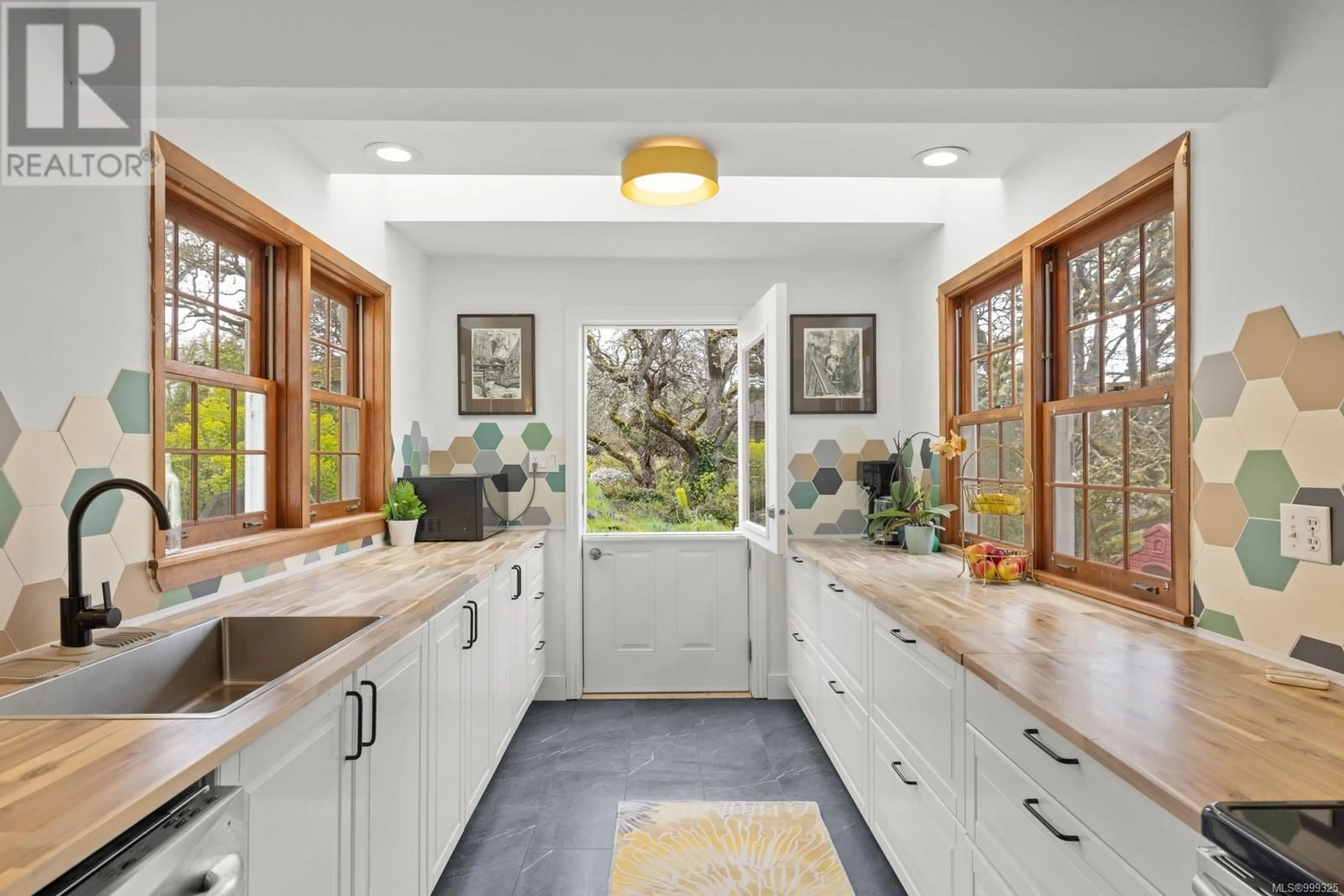 Contemporary kitchen, ceramic/tile floor for 3406 CONNORTON LANE, Saanich British Columbia V8P3K1