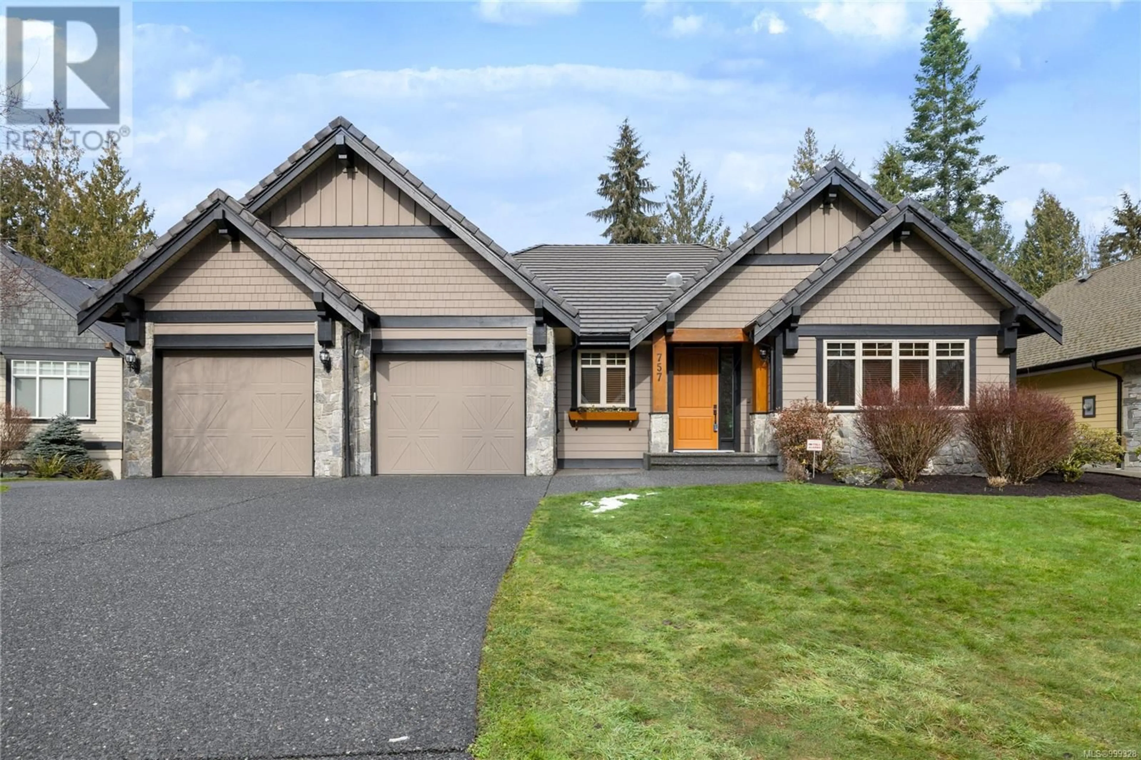 Home with vinyl exterior material, street for 757 EAGLERIDGE PLACE, Qualicum Beach British Columbia V9K1L4