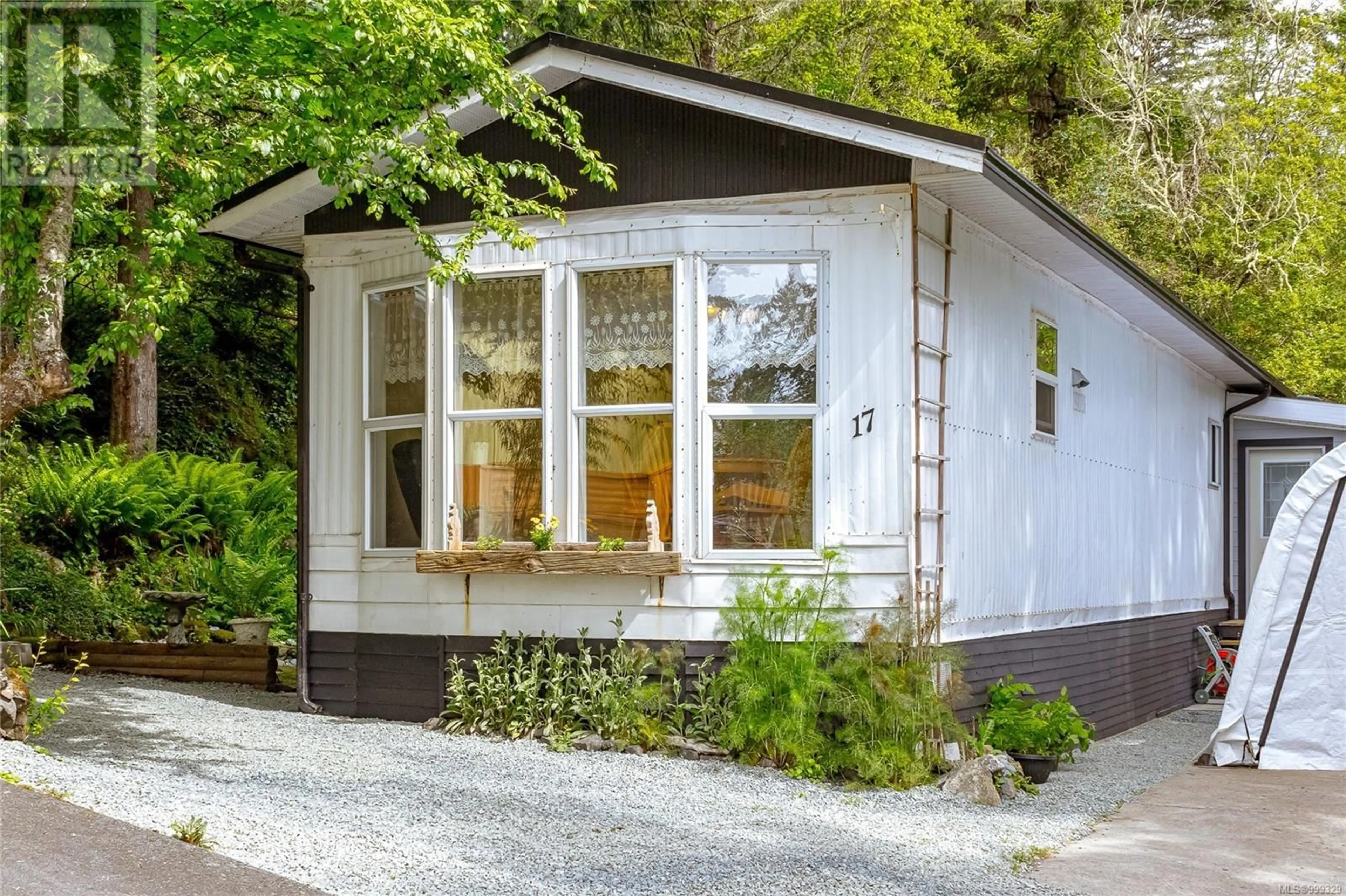 Home with vinyl exterior material, street for 17 - 7142 GRANT ROAD, Sooke British Columbia V9Z0N3
