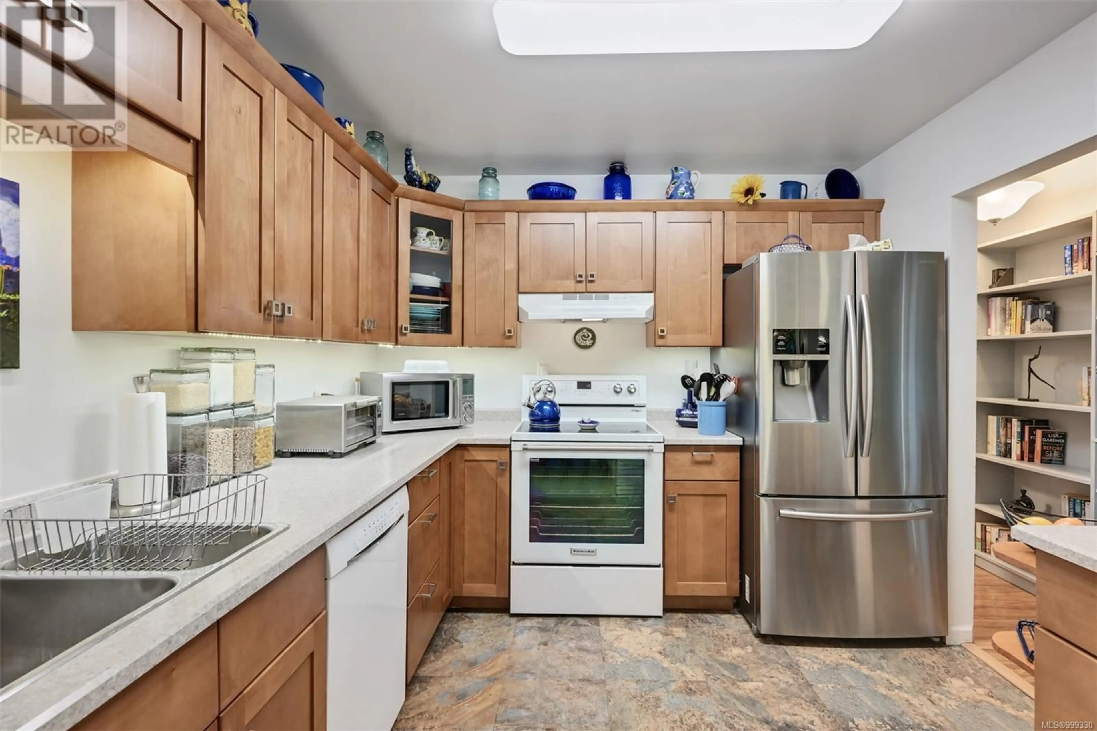 Standard kitchen, ceramic/tile floor for 103 - 79 GORGE ROAD WEST, Saanich British Columbia V9A1L9