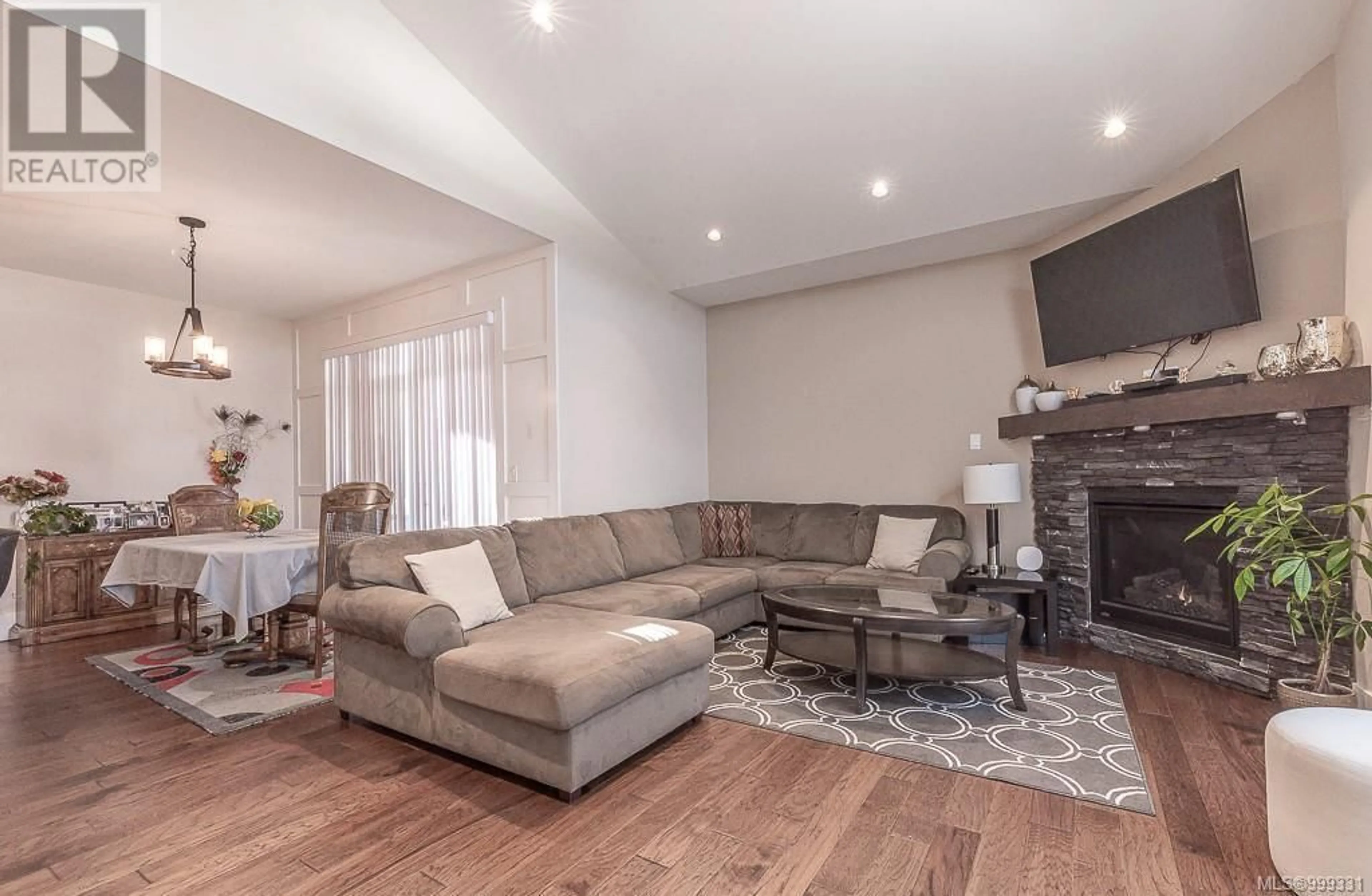 Living room with furniture, wood/laminate floor for 101 LINDQUIST STREET, Nanaimo British Columbia V9T0K2