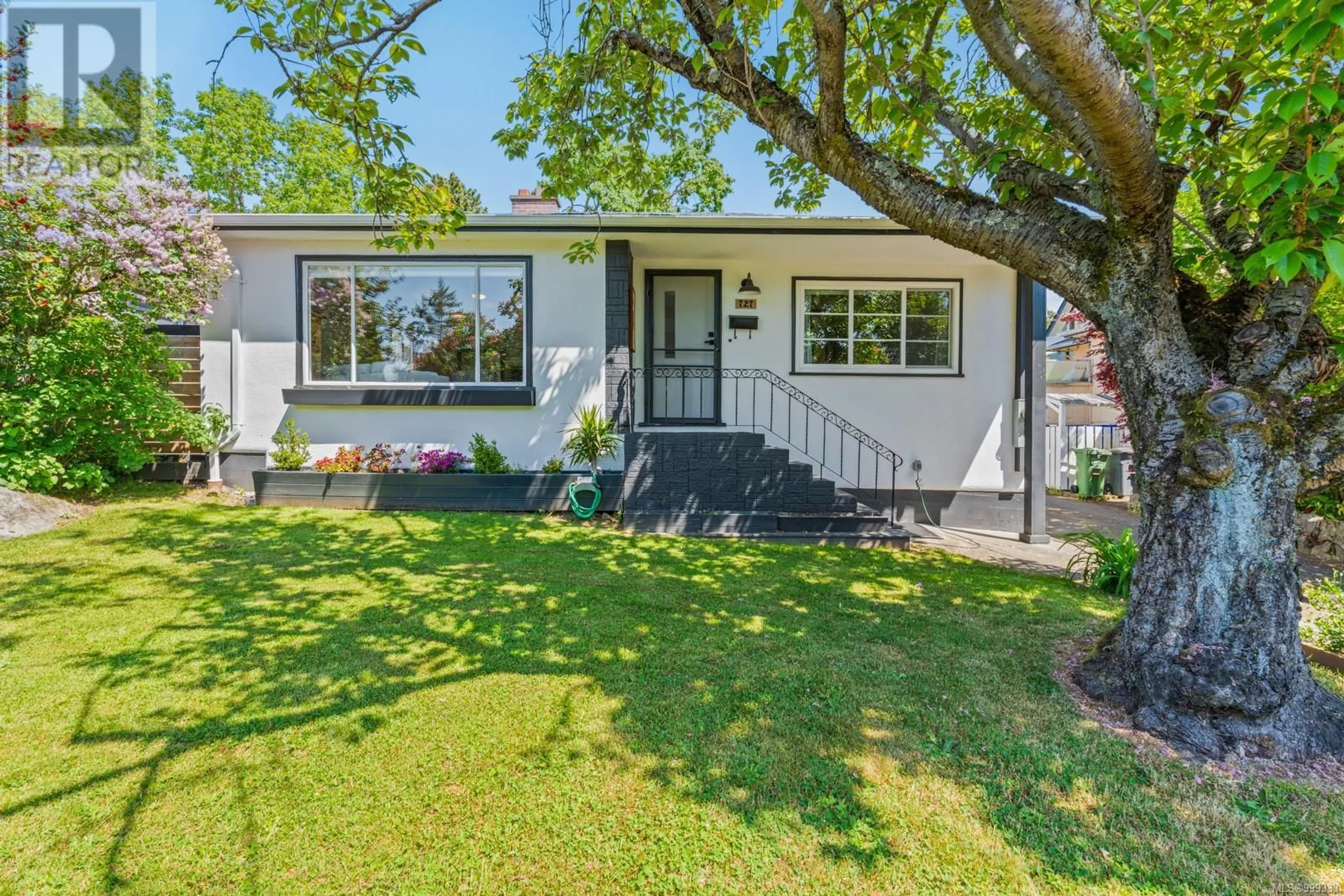 Home with vinyl exterior material, street for 727 CRAIGFLOWER ROAD, Victoria British Columbia V9A2W6