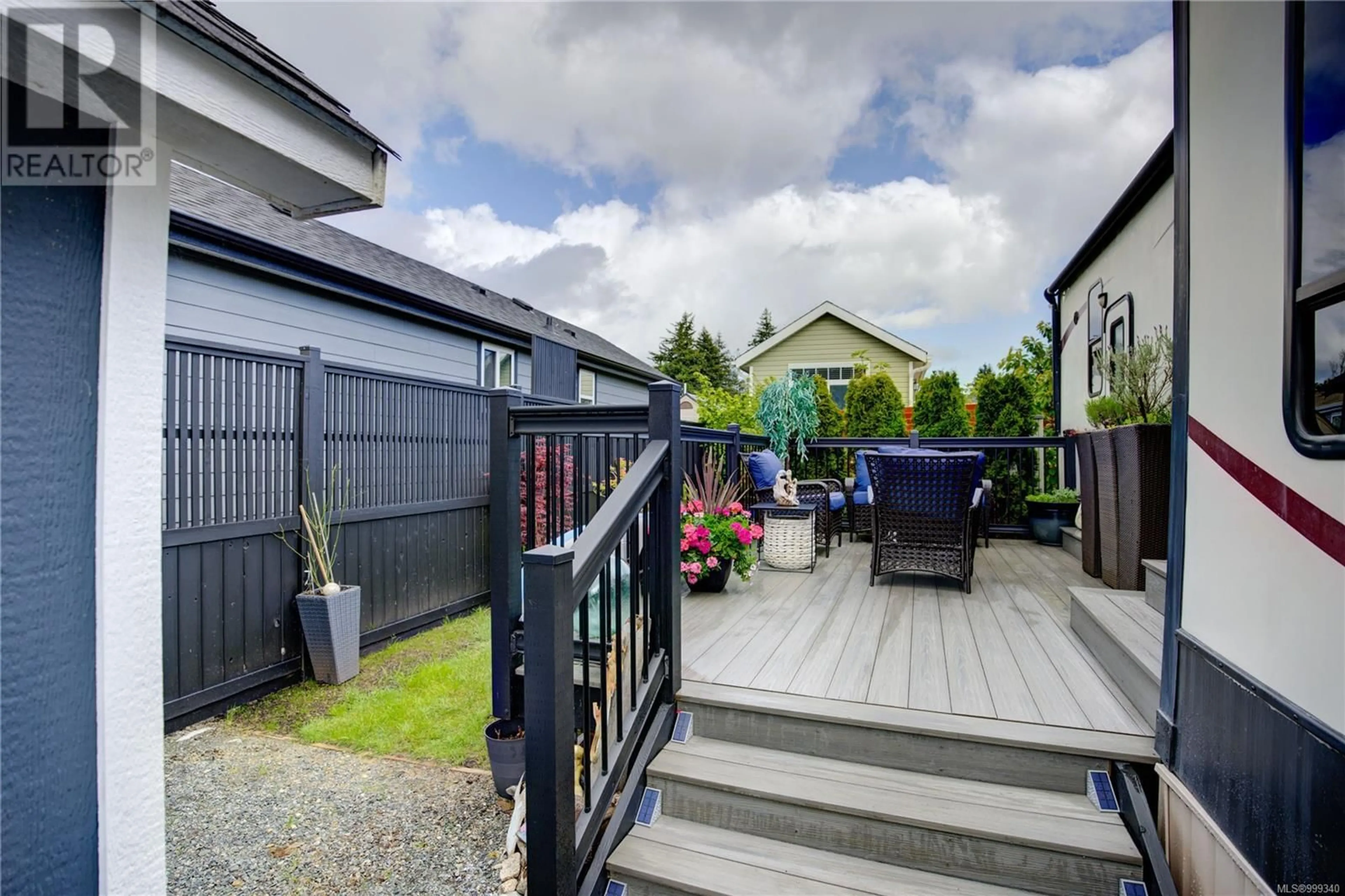 Patio, street for 2115 HENDERSON LAKE WAY, Nanaimo British Columbia V9R6X7