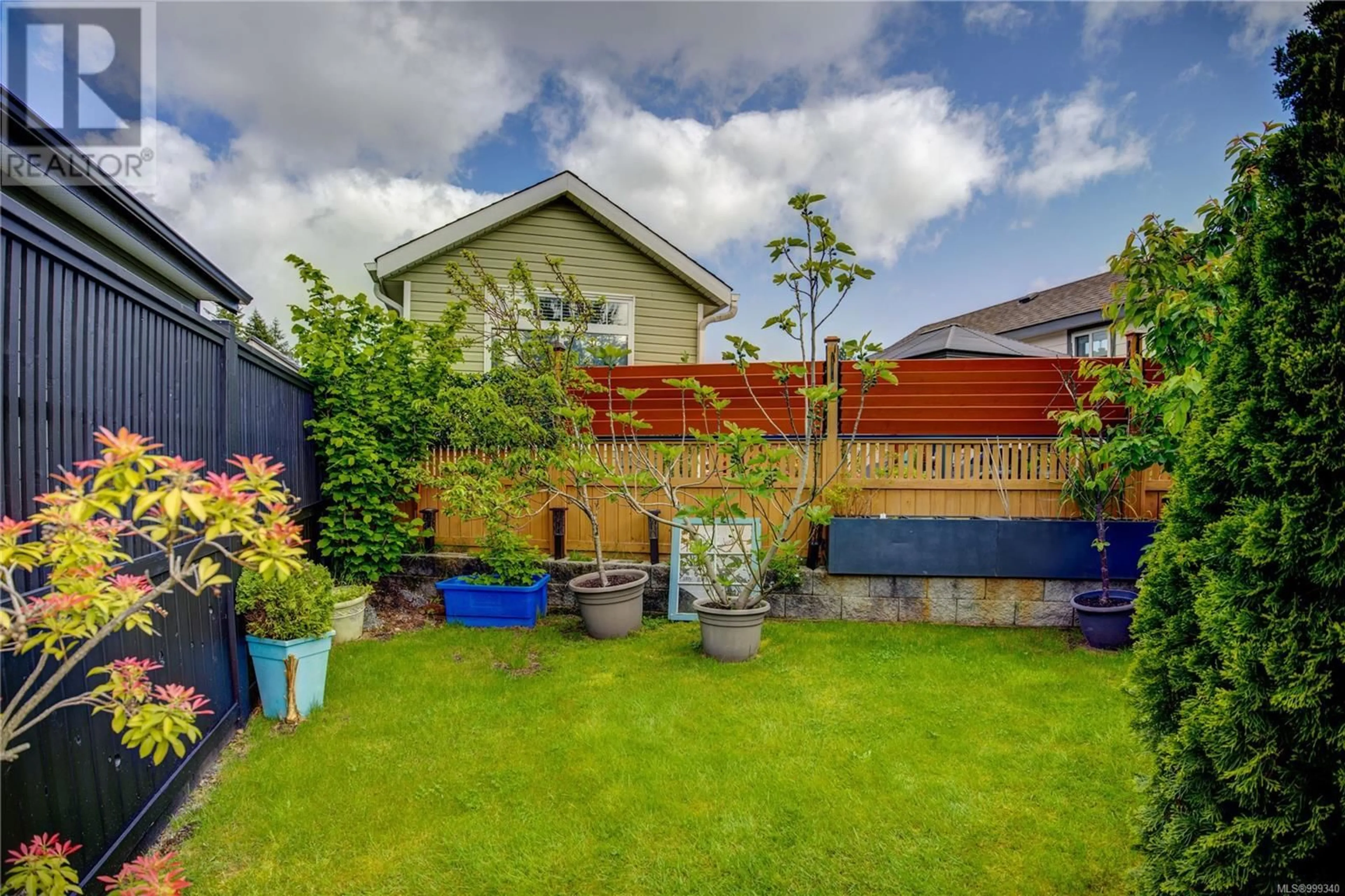 Patio, street for 2115 HENDERSON LAKE WAY, Nanaimo British Columbia V9R6X7