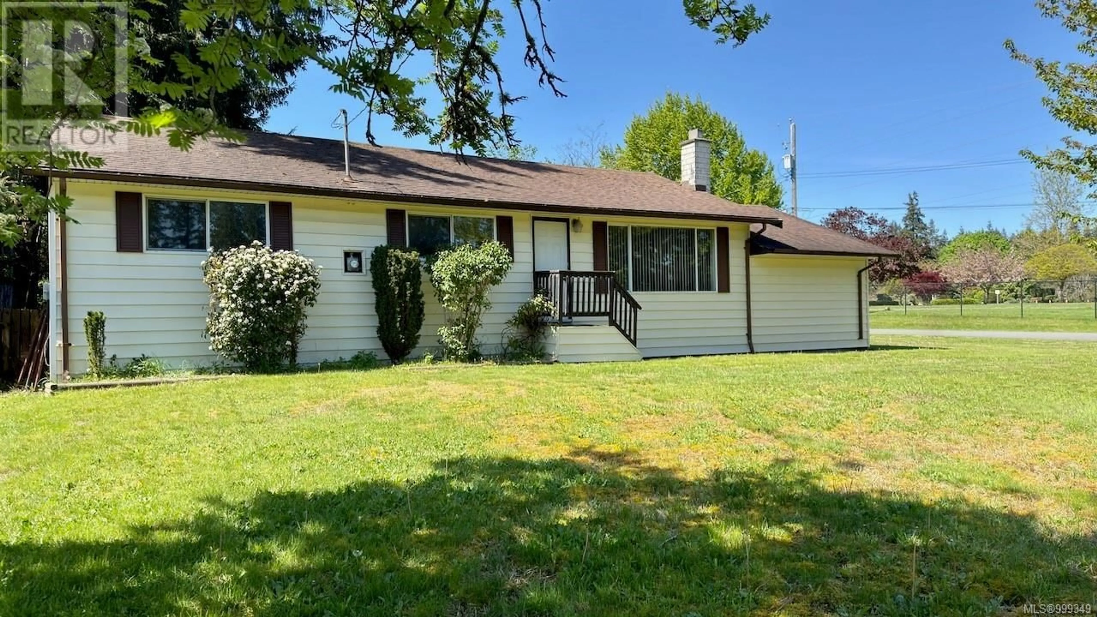 Home with vinyl exterior material, street for 2891 POPLAR DRIVE, Courtenay British Columbia V9M6A9