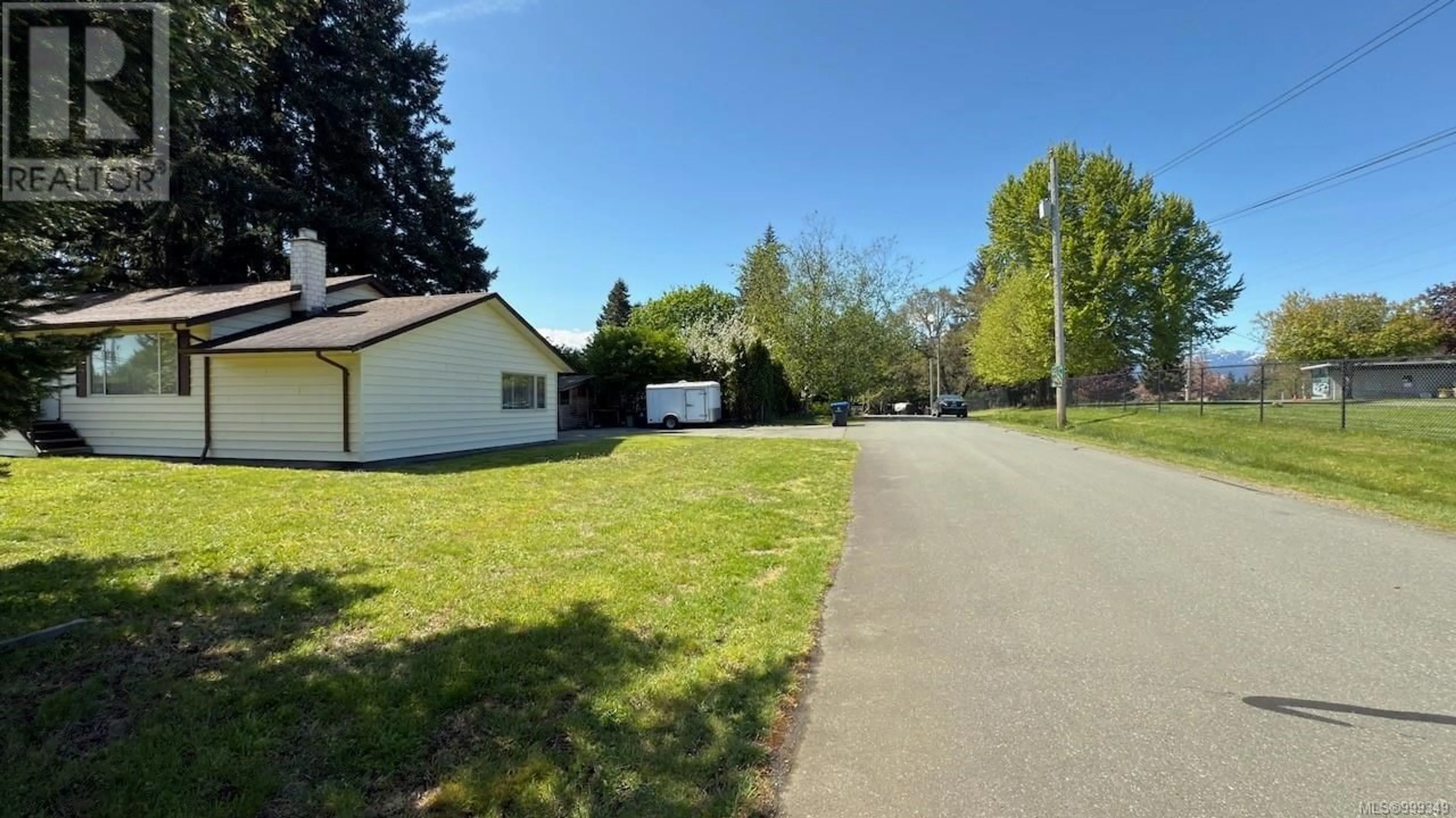 A pic from outside/outdoor area/front of a property/back of a property/a pic from drone, street for 2891 POPLAR DRIVE, Courtenay British Columbia V9M6A9