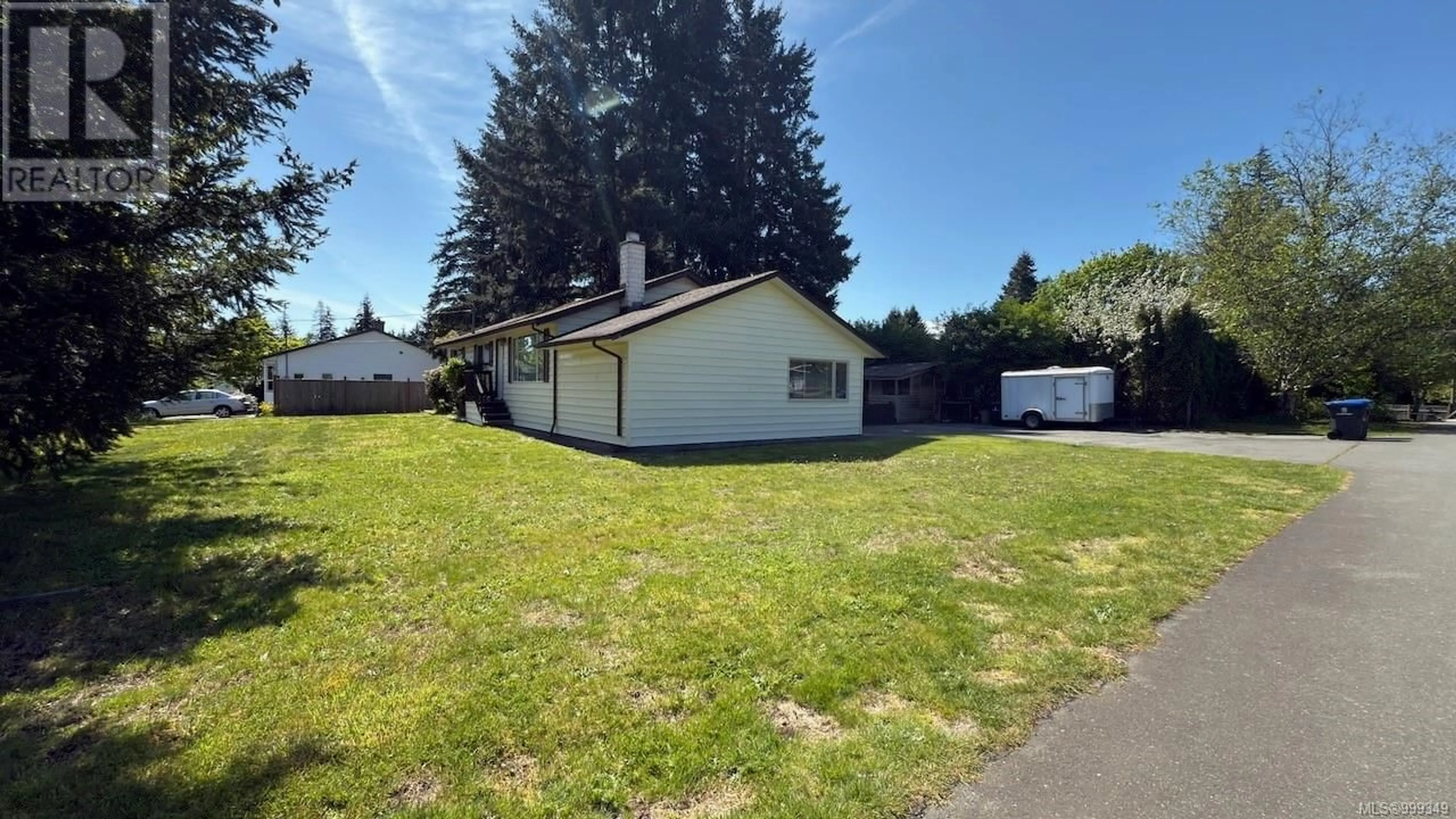 A pic from outside/outdoor area/front of a property/back of a property/a pic from drone, street for 2891 POPLAR DRIVE, Courtenay British Columbia V9M6A9