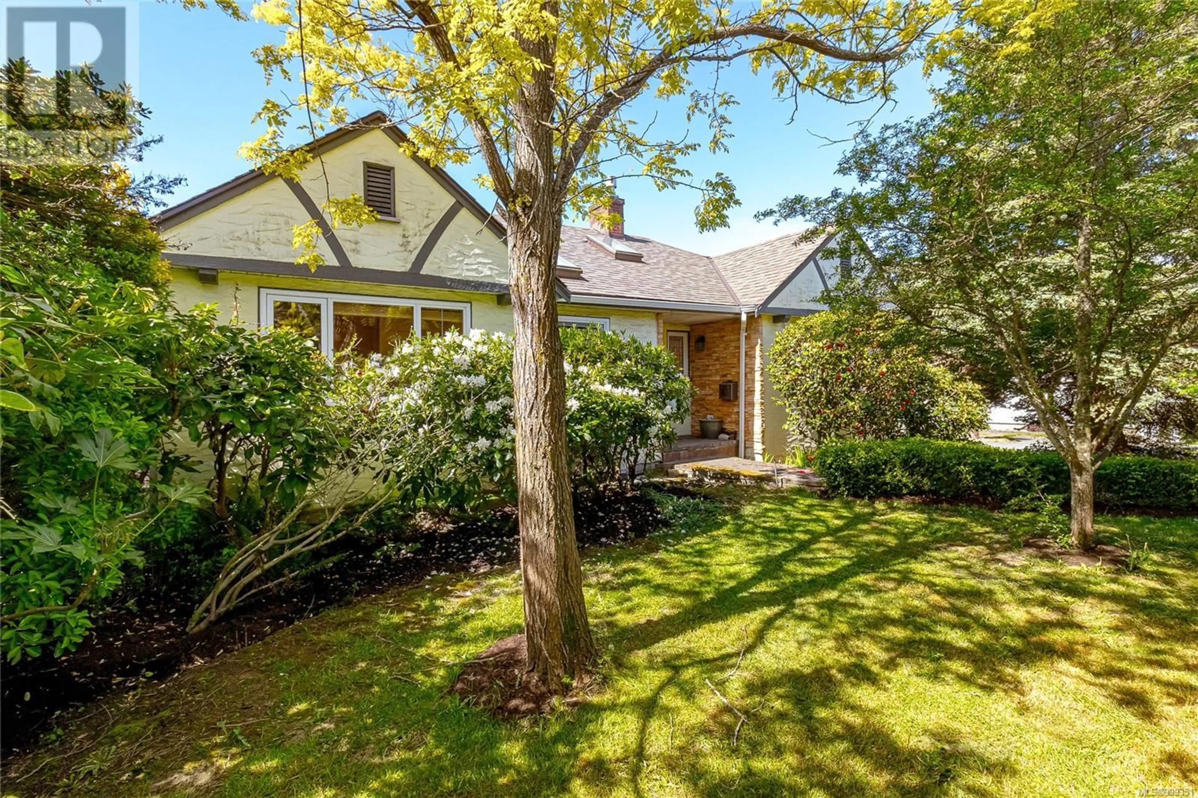 A pic from outside/outdoor area/front of a property/back of a property/a pic from drone, street for 3872 CAREY ROAD, Saanich British Columbia V8Z4C7