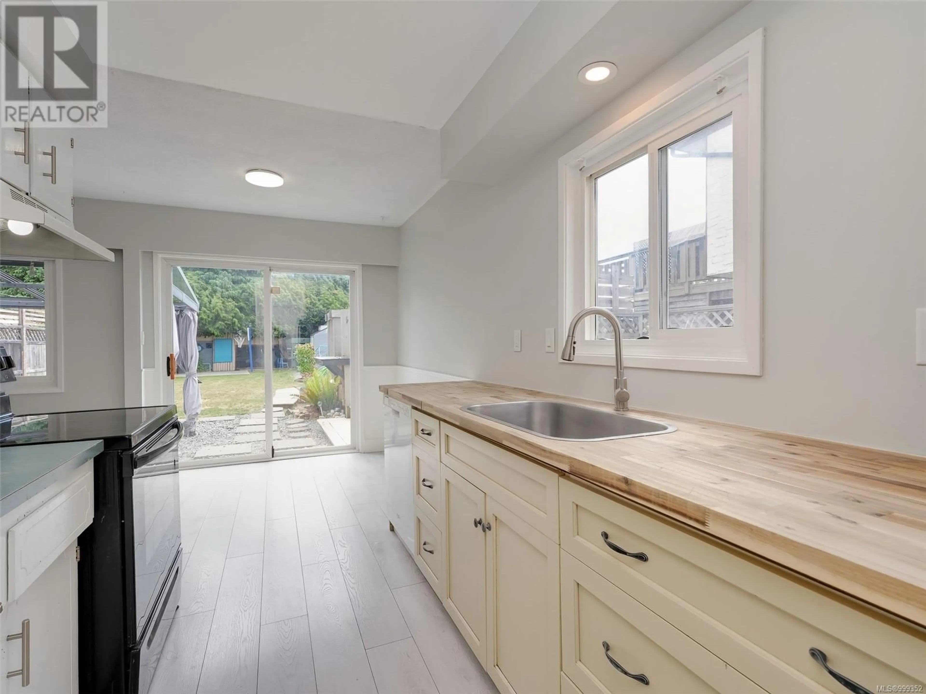Open concept kitchen, ceramic/tile floor for B - 3197 GLEN LAKE ROAD, Langford British Columbia V9B4B6
