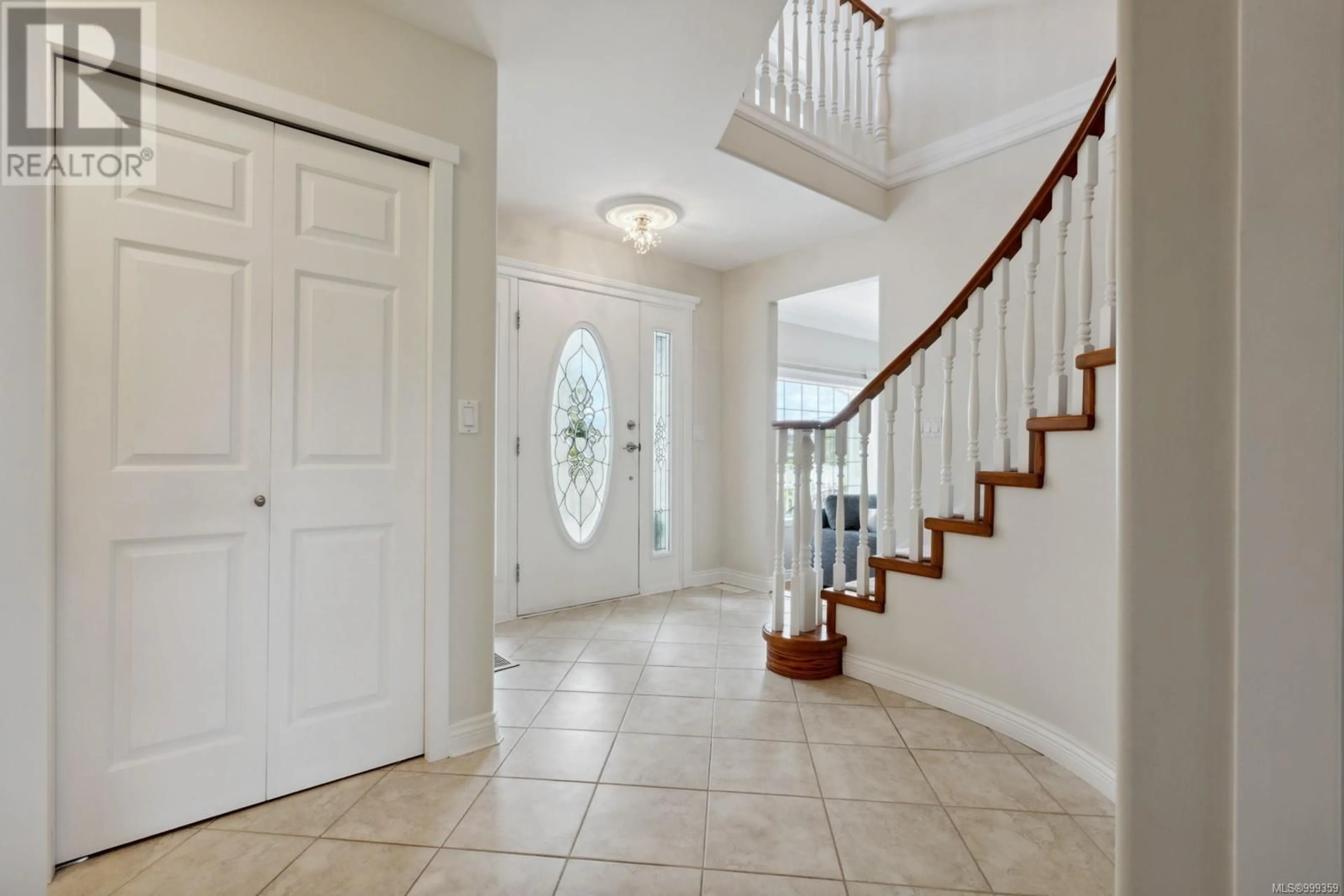 Indoor entryway for 875 DEAL STREET, Comox British Columbia V9M1B1