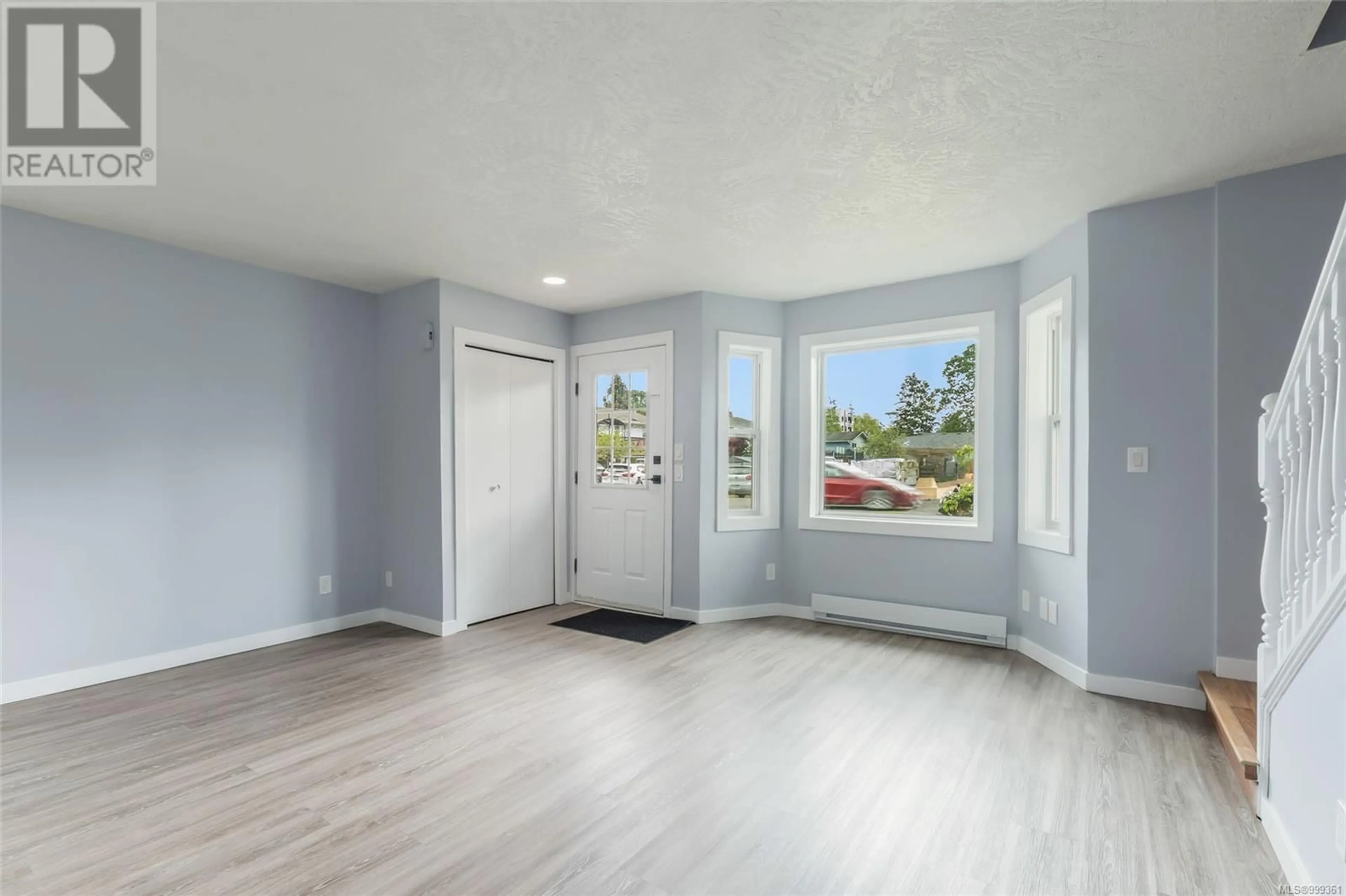 Indoor entryway for 2700 CLAUDE ROAD, Langford British Columbia V6B3T6