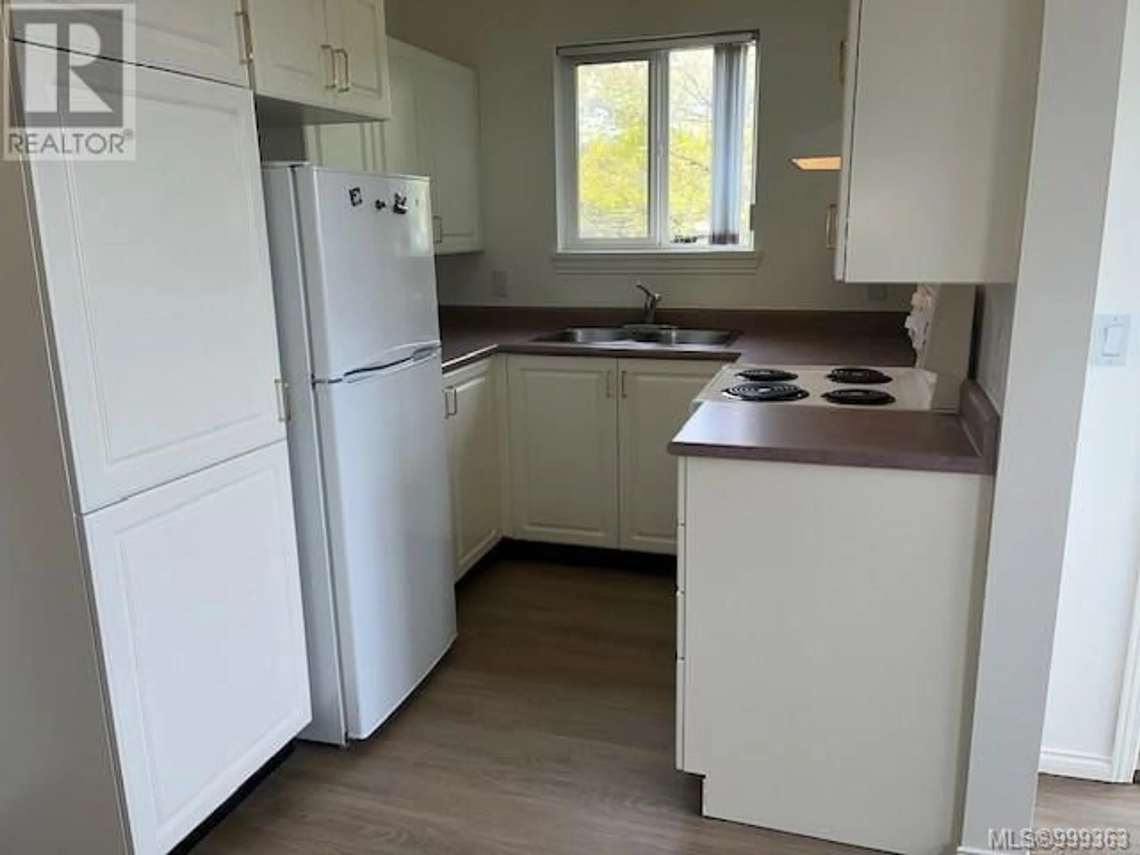 Standard kitchen, wood/laminate floor for 310 - 750 MEMORIAL AVENUE, Qualicum Beach British Columbia V9K2P6