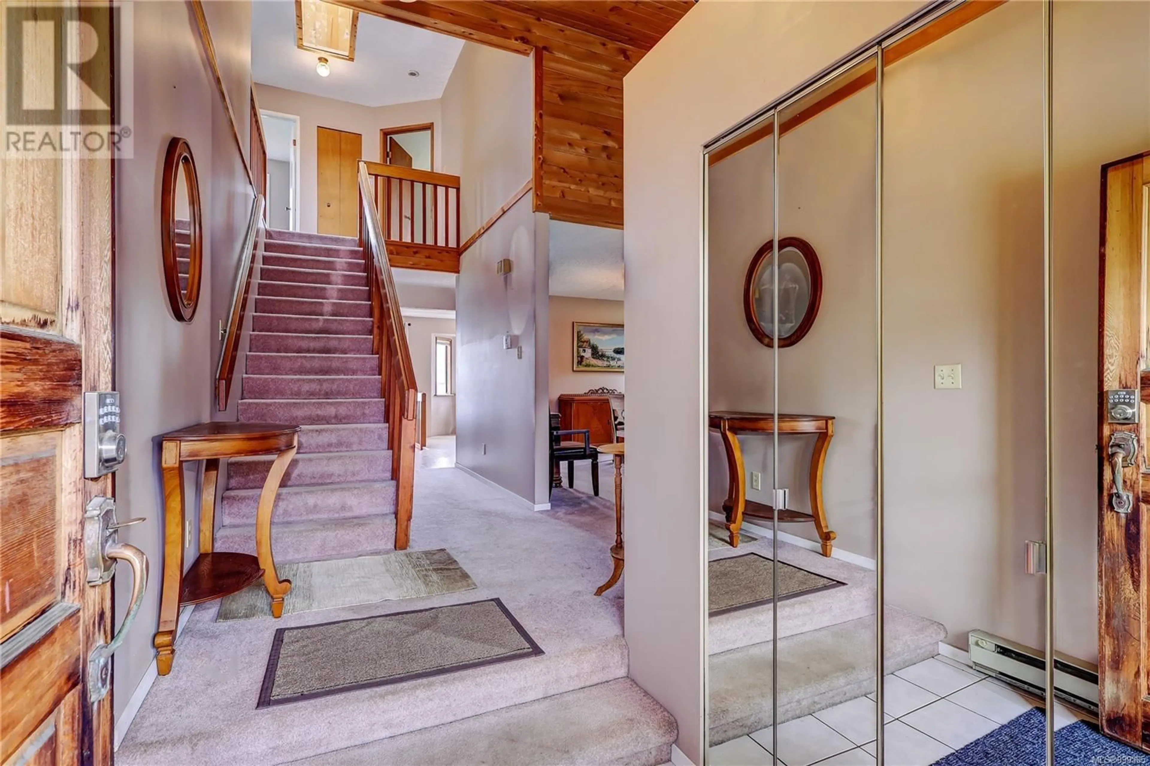 Indoor foyer for 2430 CARDENA CRESCENT, Port McNeill British Columbia V0N2R0