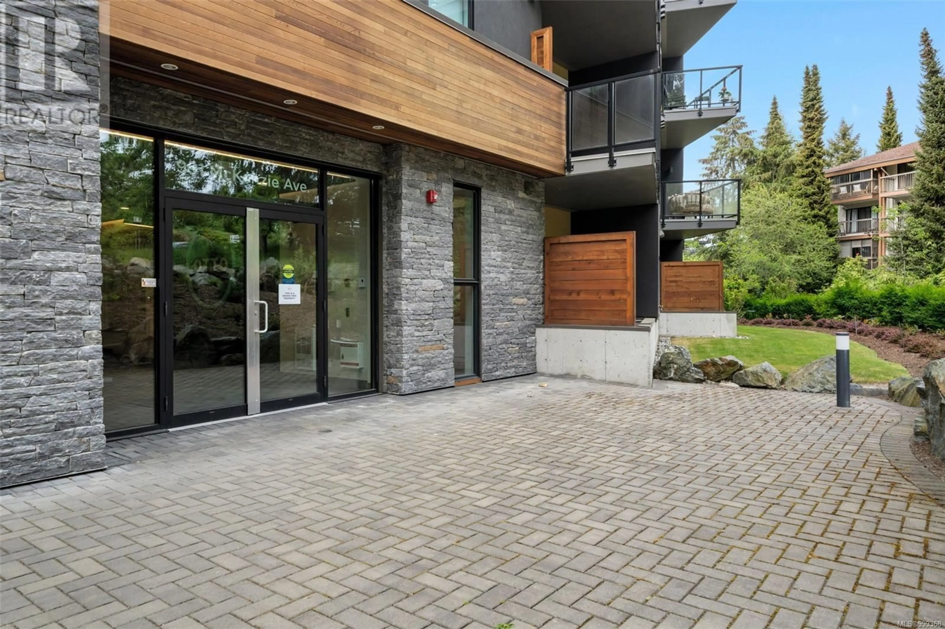 Patio, street for 207 - 991 MCKENZIE AVENUE, Saanich British Columbia V8X3G8