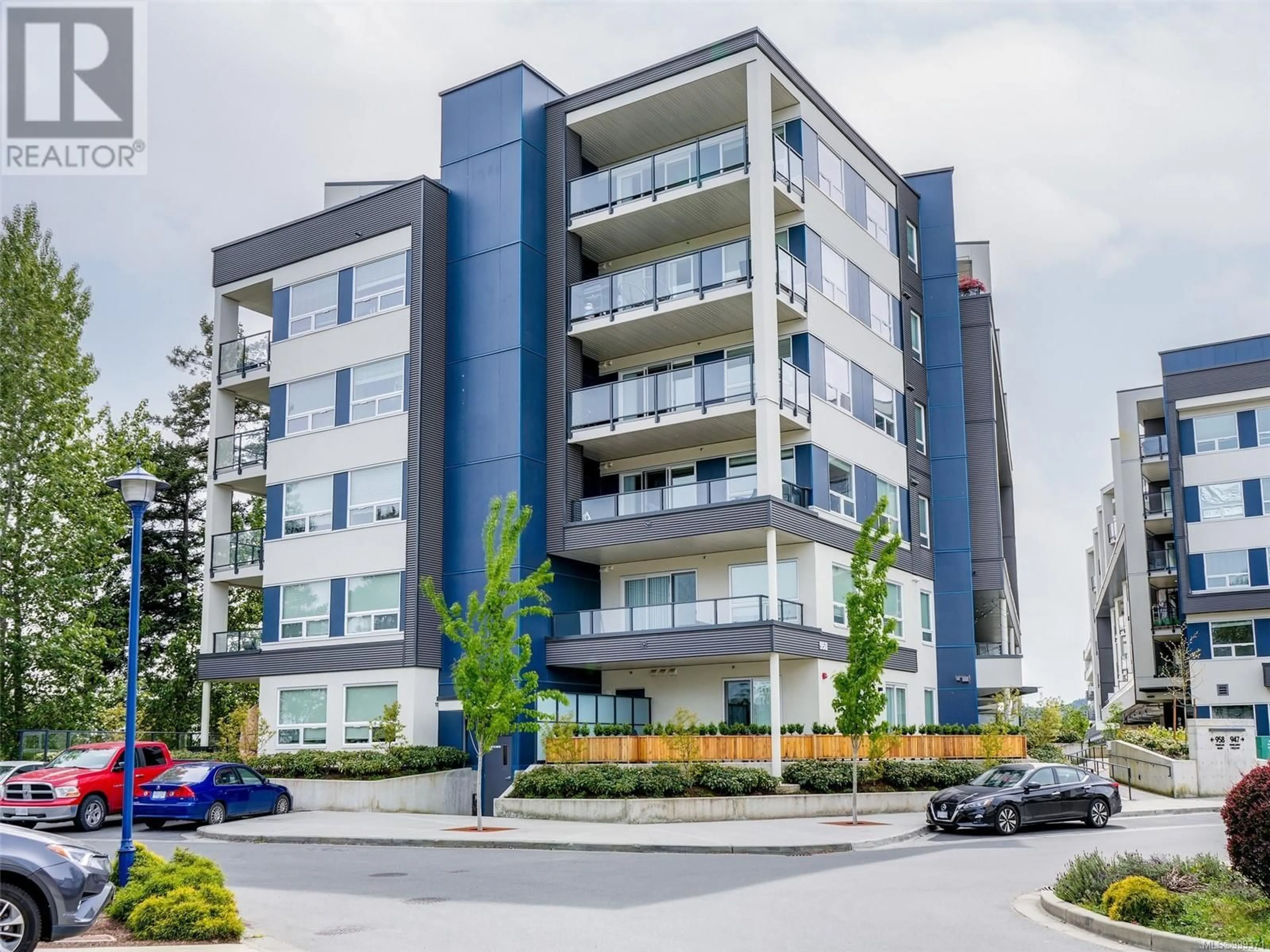 Home with vinyl exterior material, building for 407 - 958 PHAROAH MEWS, Langford British Columbia V9B7A1