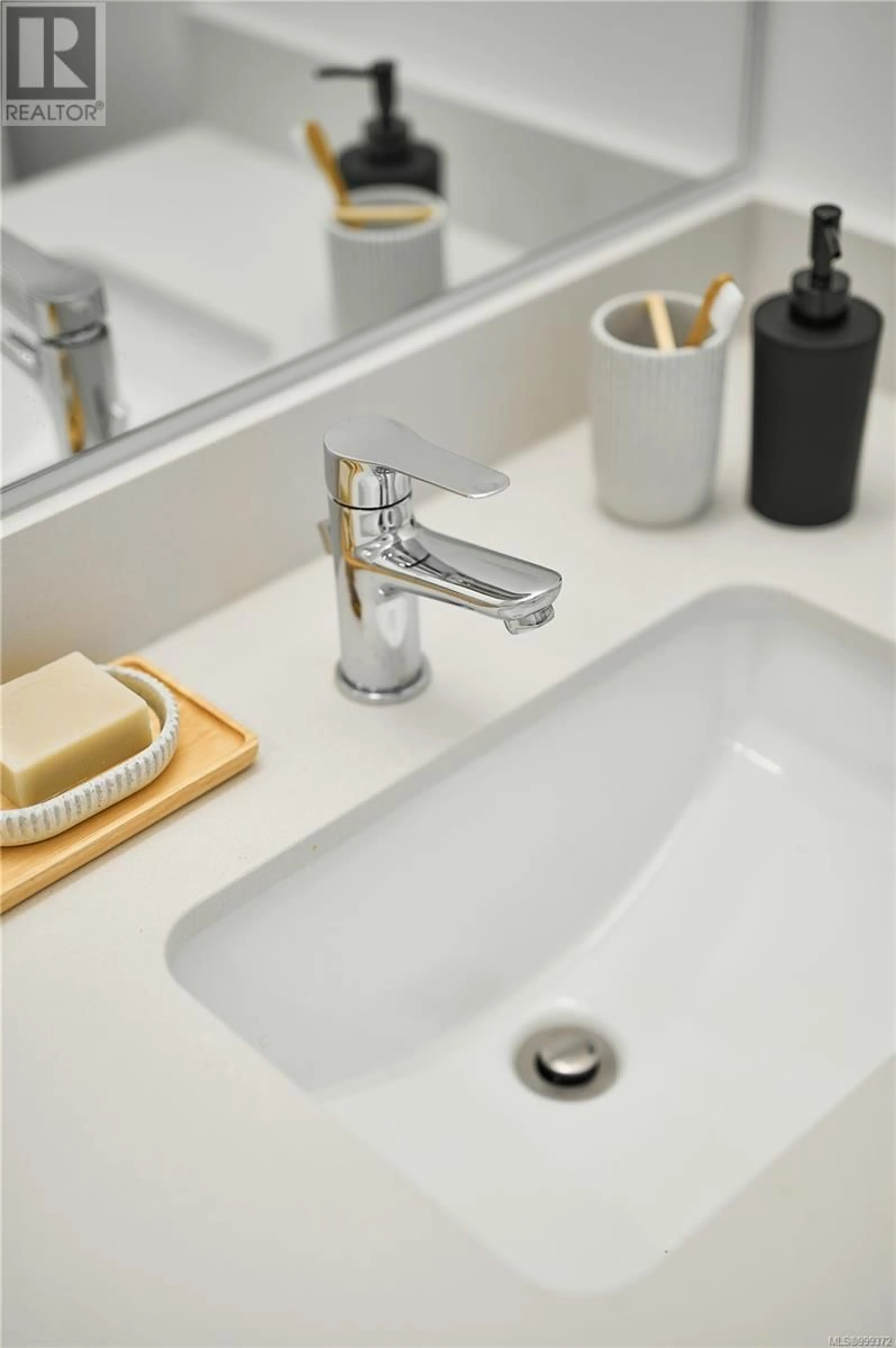 Contemporary bathroom, unknown for 310 - 1115 JOHNSON STREET, Victoria British Columbia V8V3M9