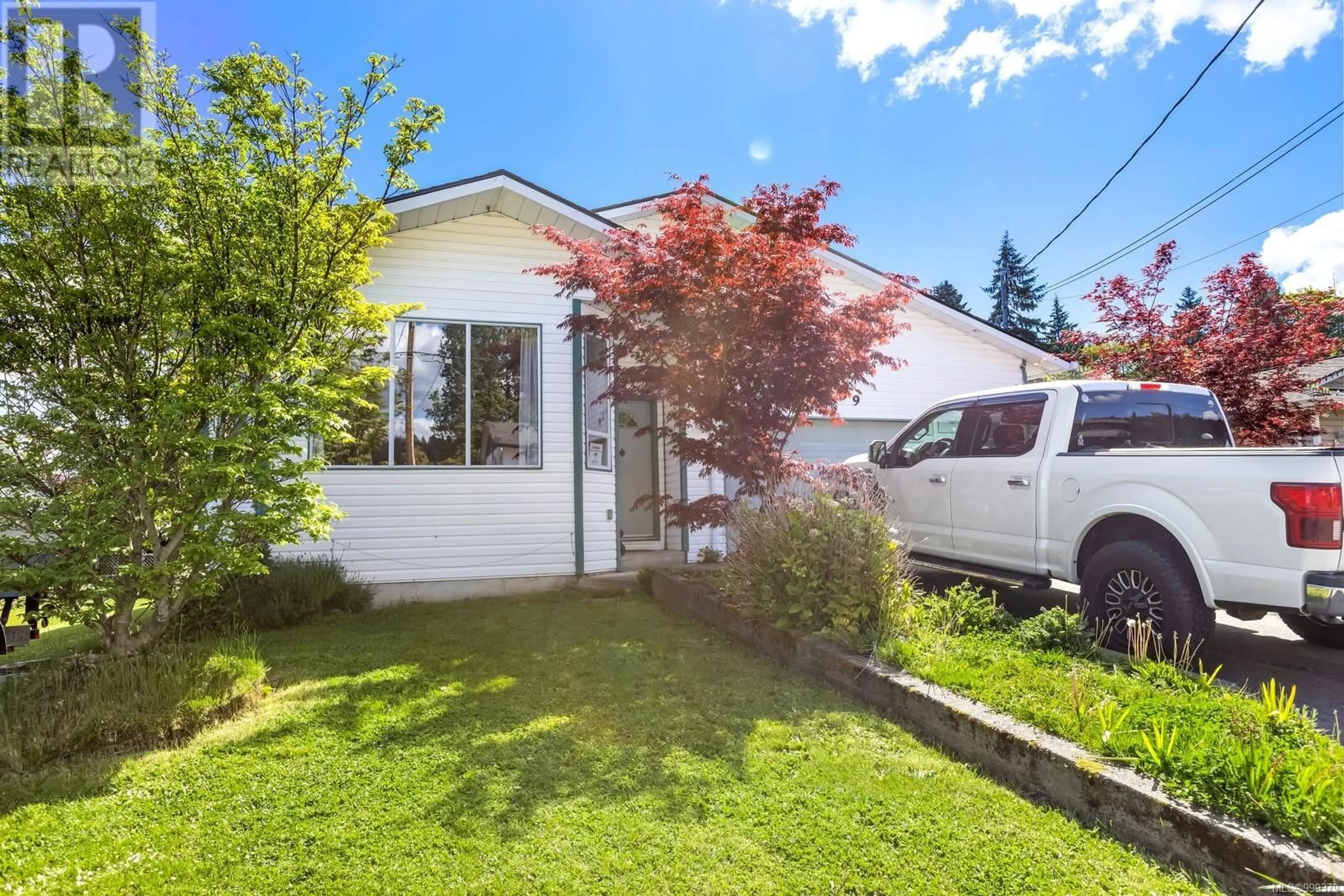 A pic from outside/outdoor area/front of a property/back of a property/a pic from drone, street for 8039 SPINNAKER DRIVE, Crofton British Columbia V0R1R0