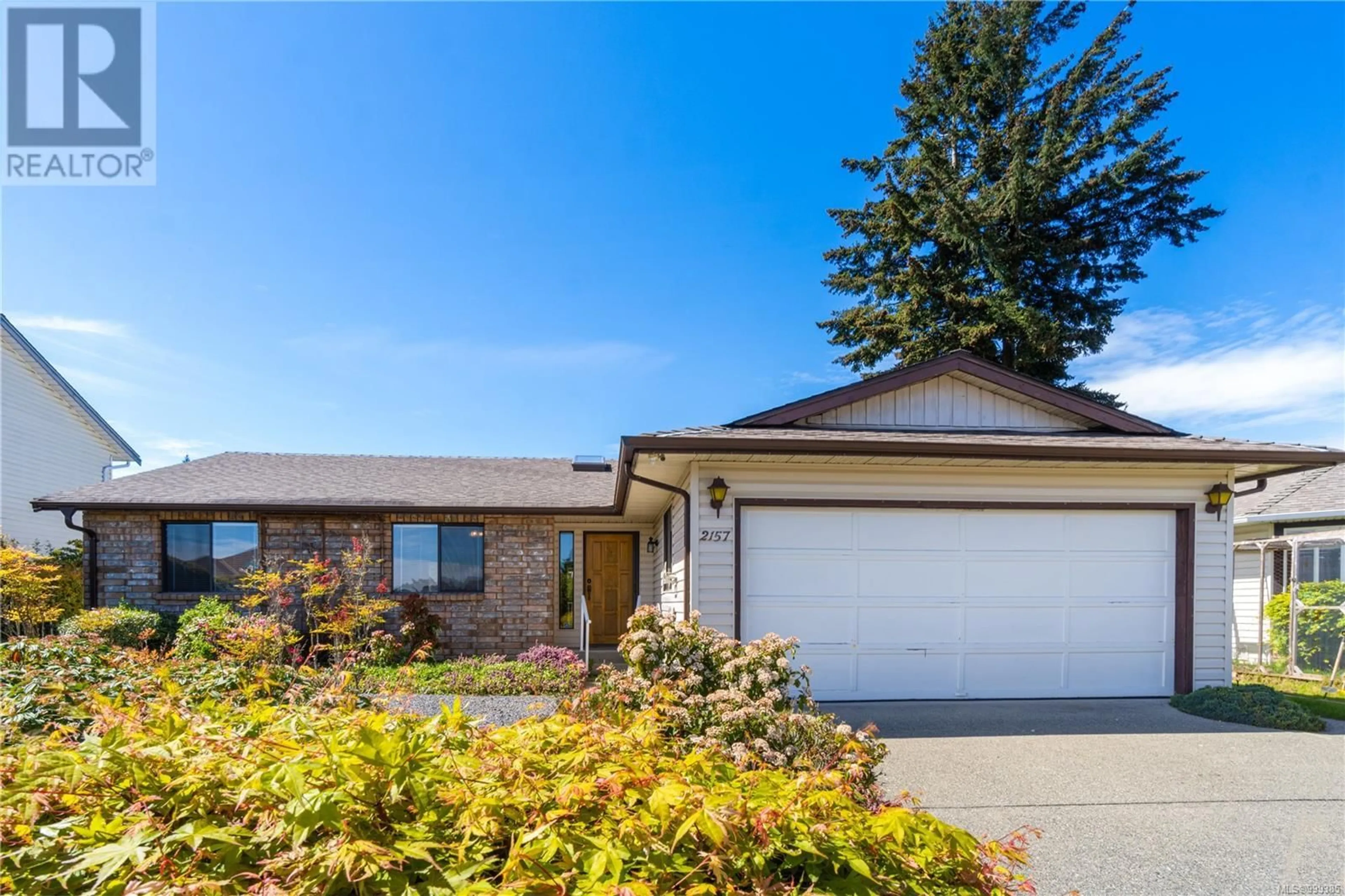 Home with vinyl exterior material, street for 2157 MICHIGAN WAY, Nanaimo British Columbia V9R6S1