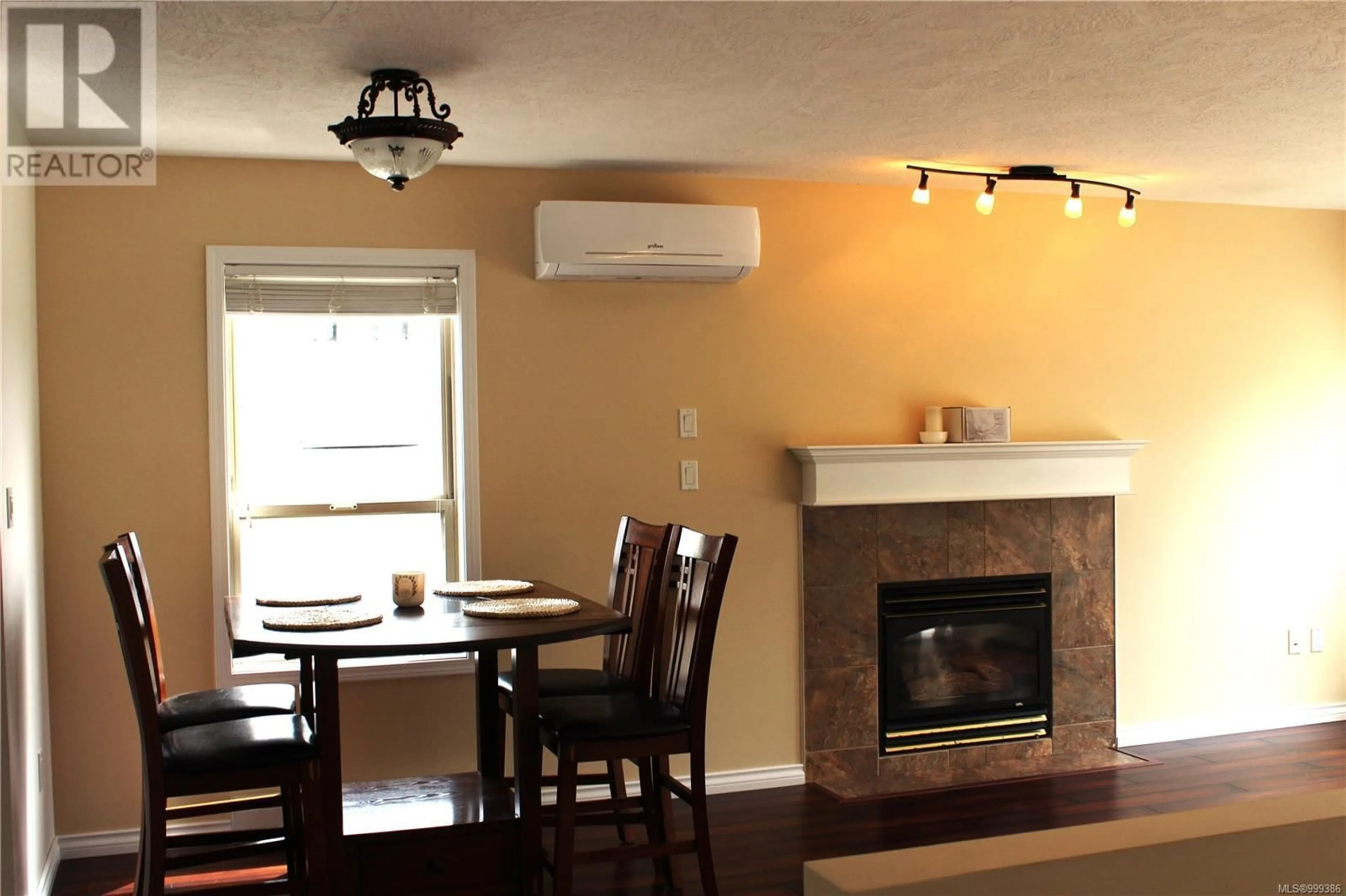 Dining room, wood/laminate floor for 664 HAMILTON AVENUE, Nanaimo British Columbia V9R4G4