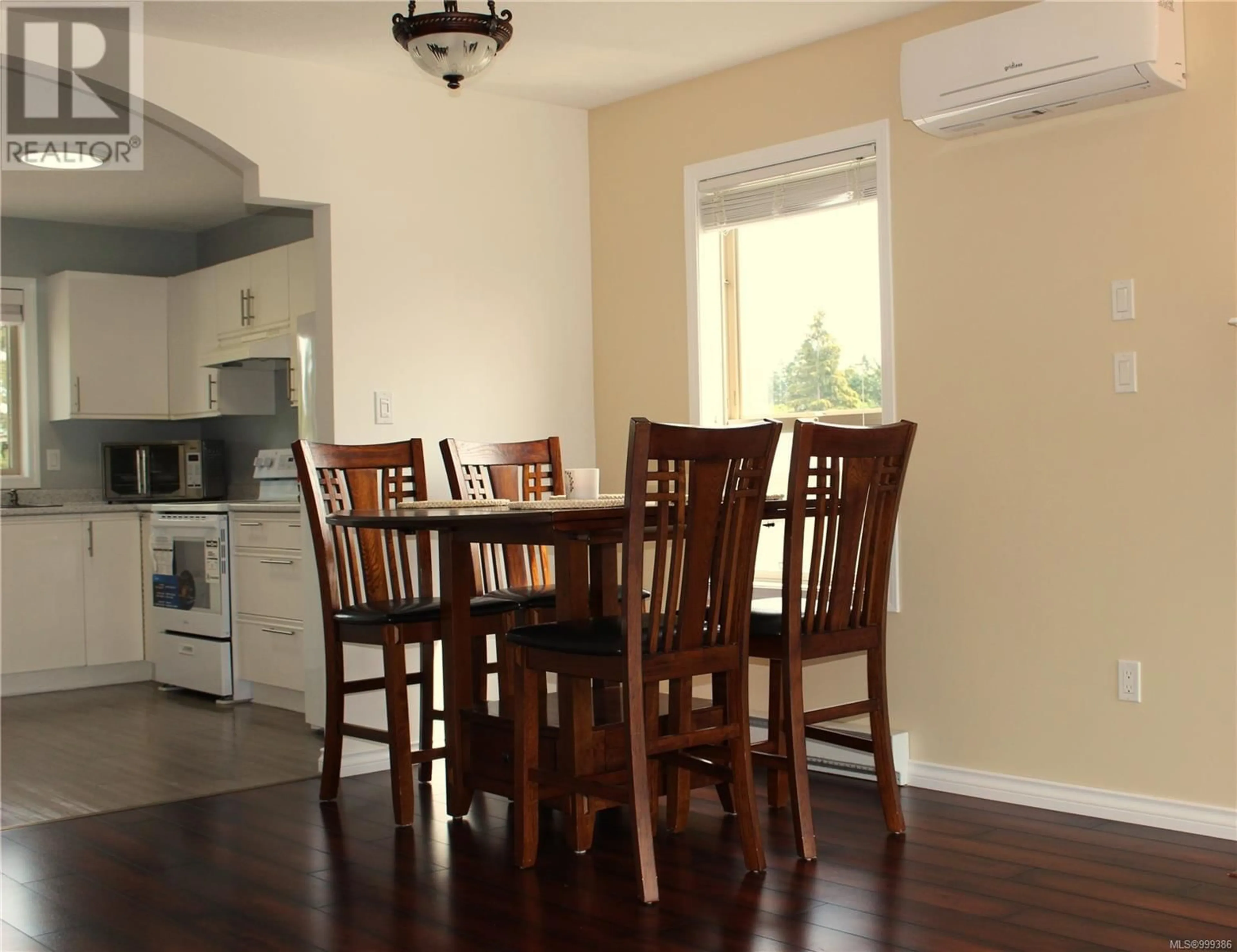 Dining room, wood/laminate floor for 664 HAMILTON AVENUE, Nanaimo British Columbia V9R4G4