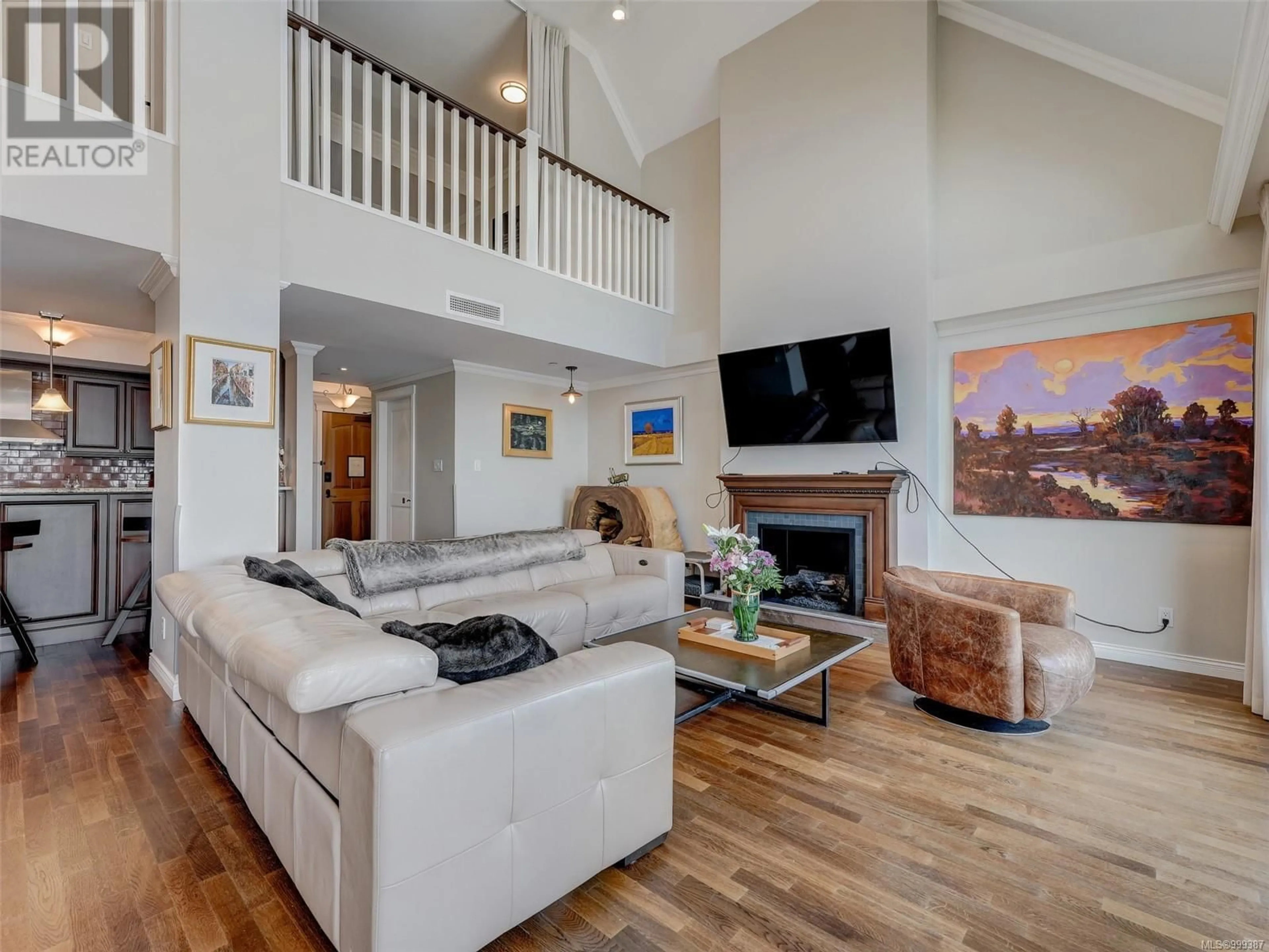 Living room with furniture, unknown for 505 - 1175 BEACH DRIVE, Oak Bay British Columbia V8S2N2