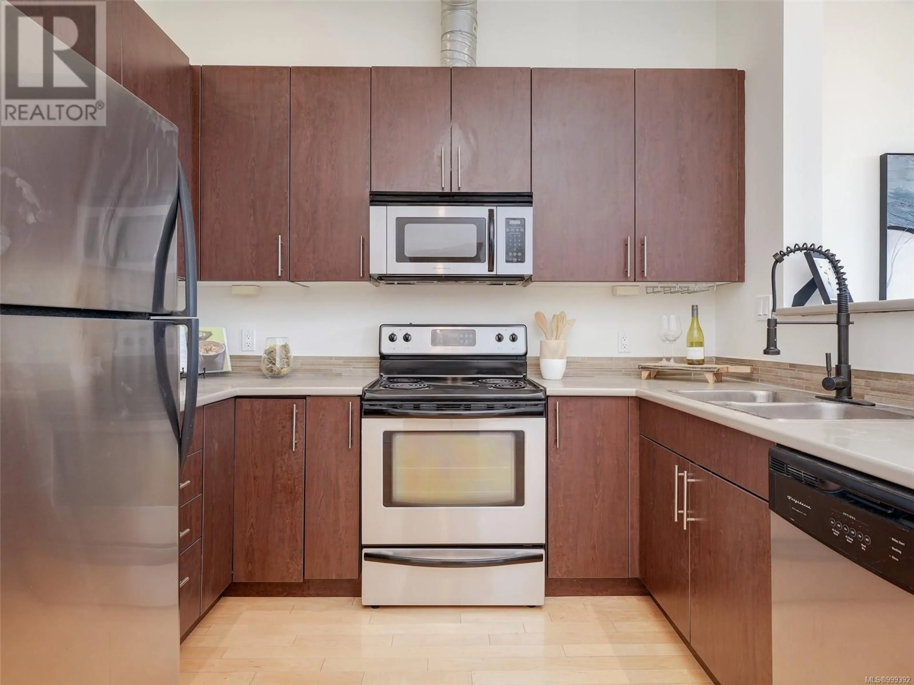 Standard kitchen, unknown for 411 - 797 TYEE ROAD, Victoria British Columbia V9A7R4