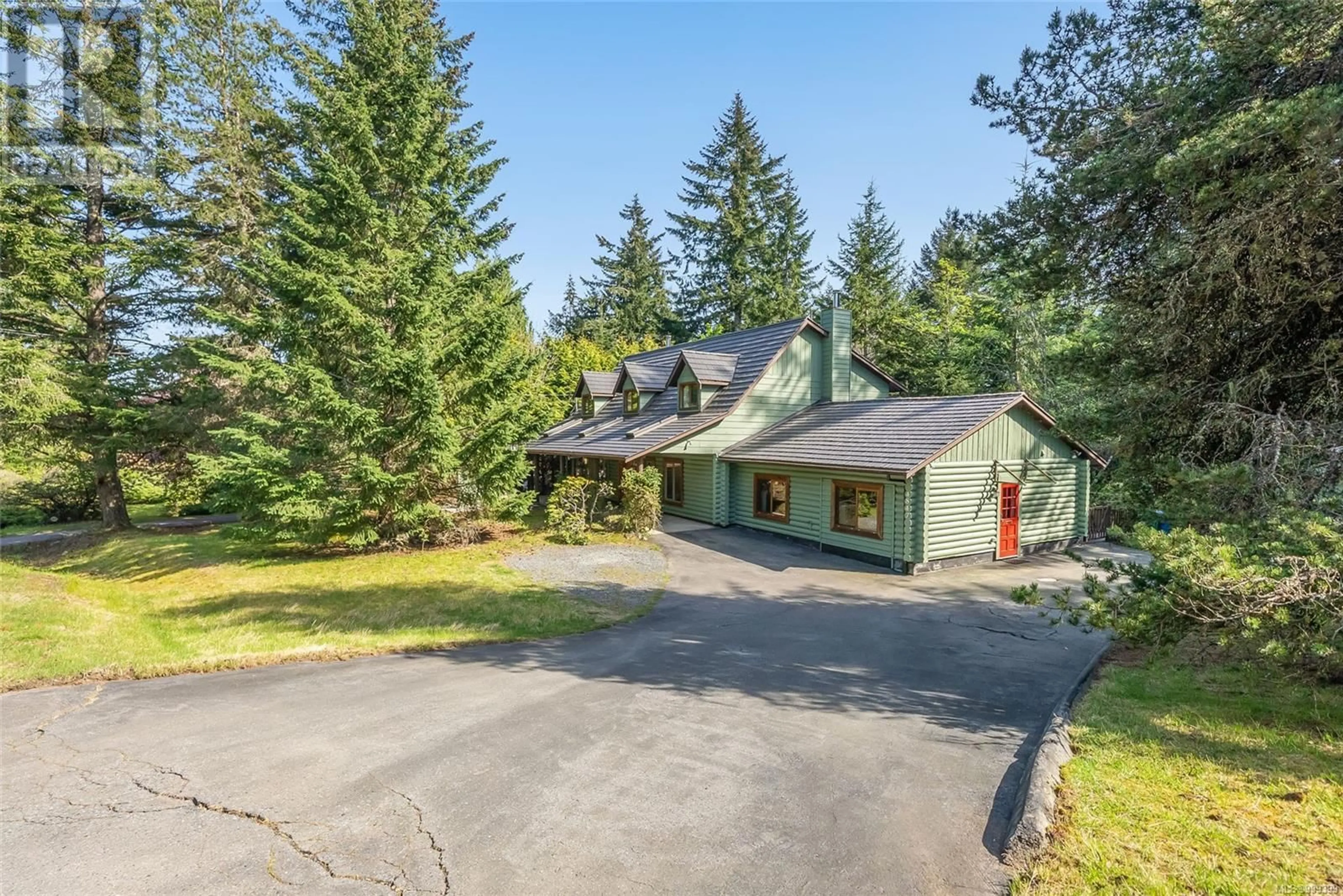 A pic from outside/outdoor area/front of a property/back of a property/a pic from drone, unknown for 4847 LOST LAKE ROAD, Nanaimo British Columbia V9T5C6