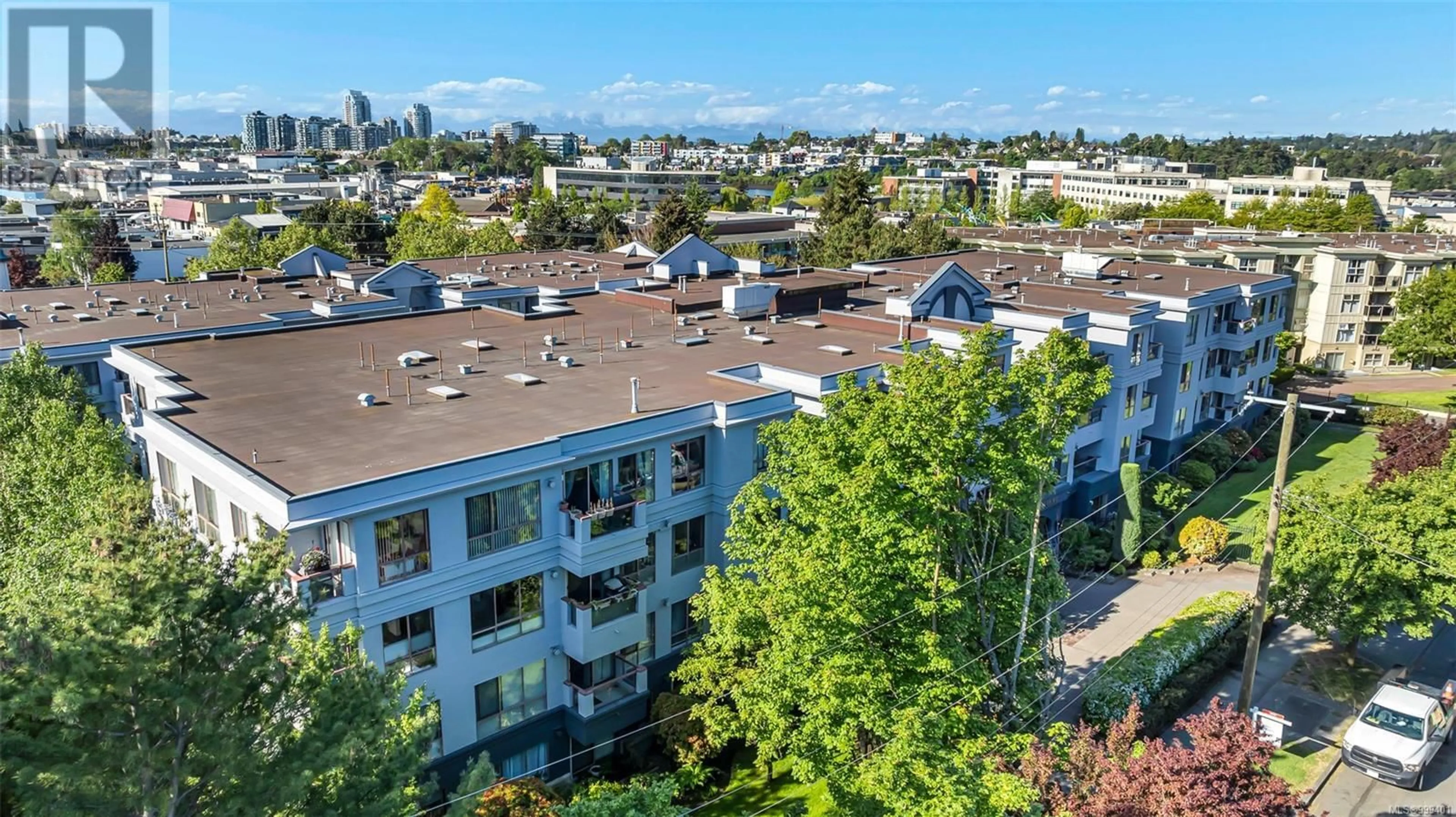 A pic from outside/outdoor area/front of a property/back of a property/a pic from drone, city buildings view from balcony for 402 - 545 MANCHESTER ROAD, Victoria British Columbia V8T5H6
