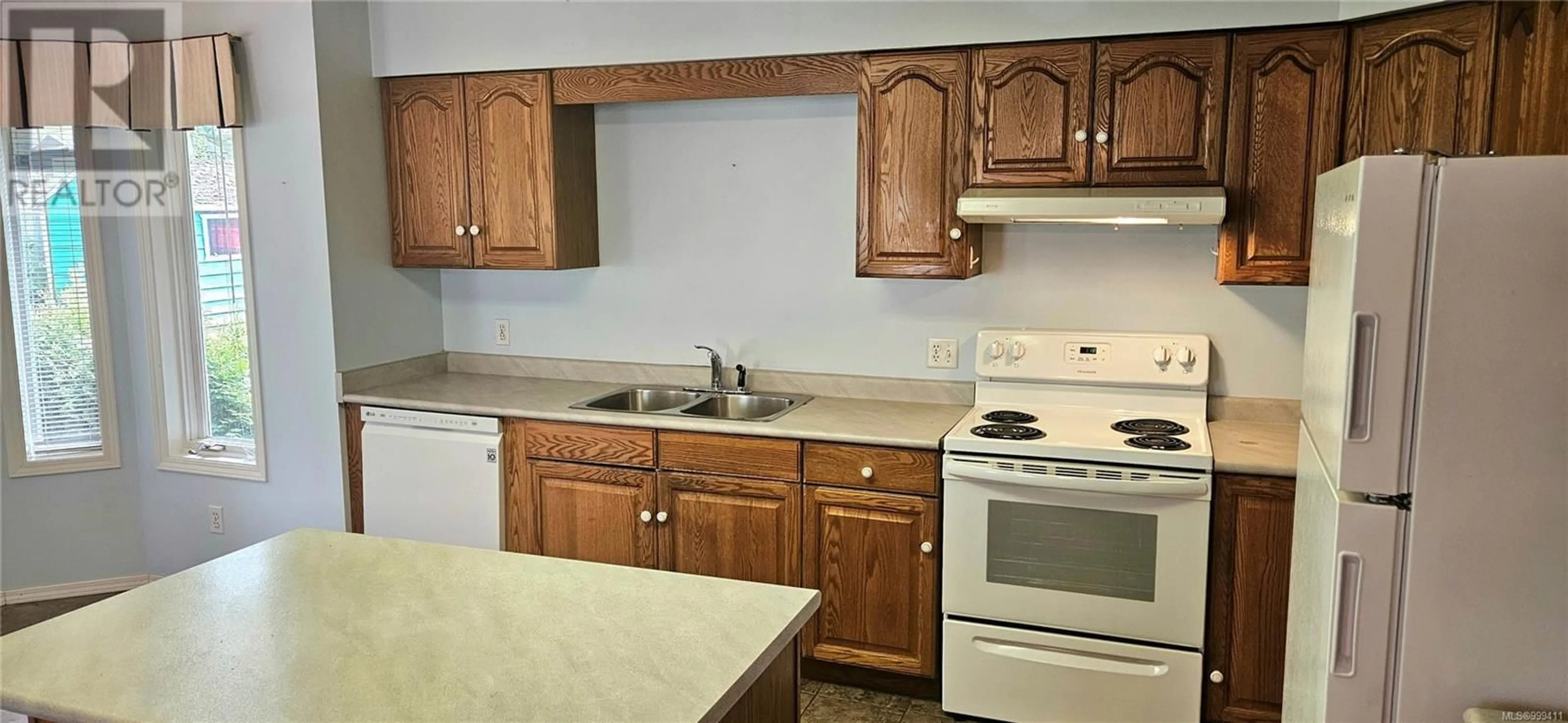 Standard kitchen, unknown for 666 TOTEM CRESCENT, Comox British Columbia V9M3J3