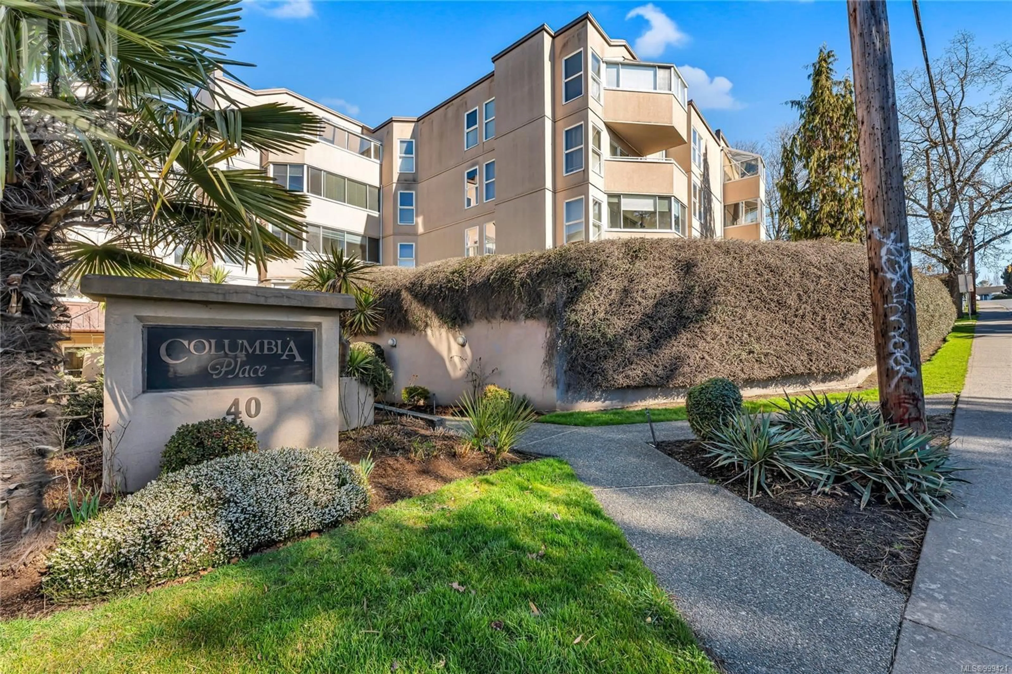 Unknown for 102 - 40 GORGE ROAD WEST, Saanich British Columbia V9A1L8