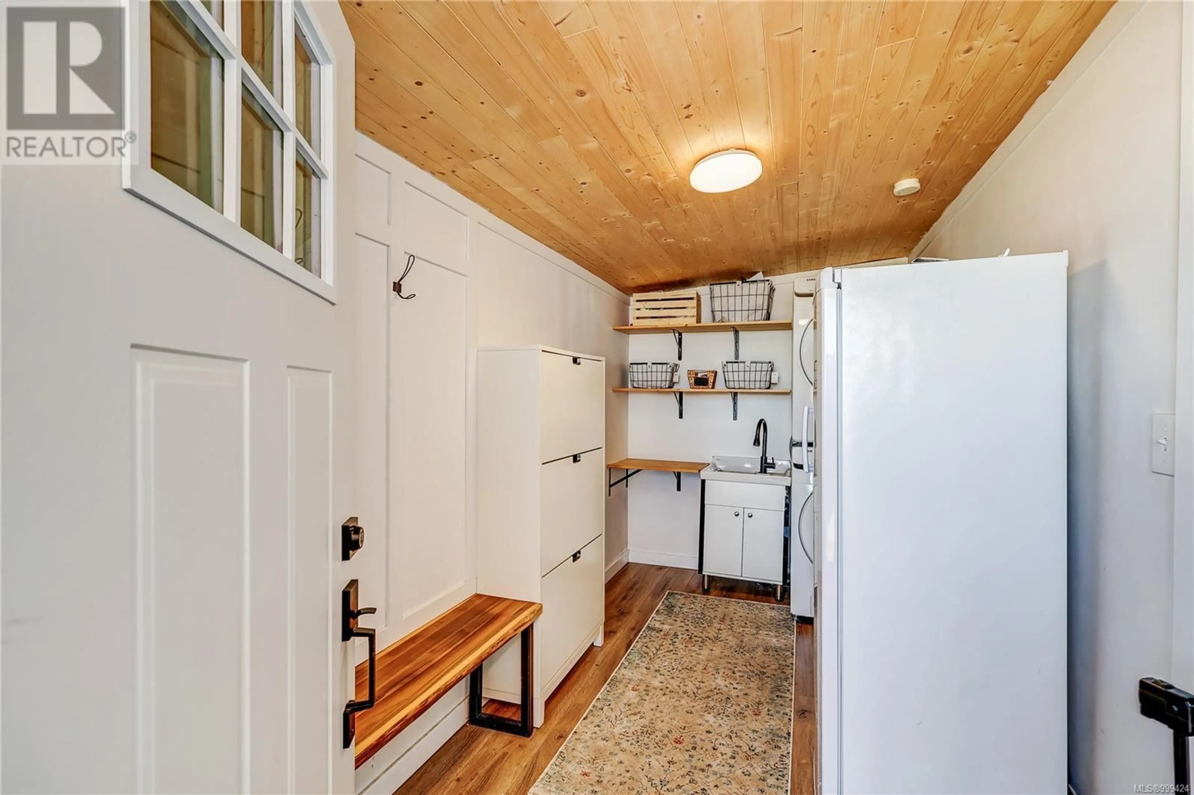 Indoor entryway for 769 PATTERSON WAY, Port McNeill British Columbia V0N2R0