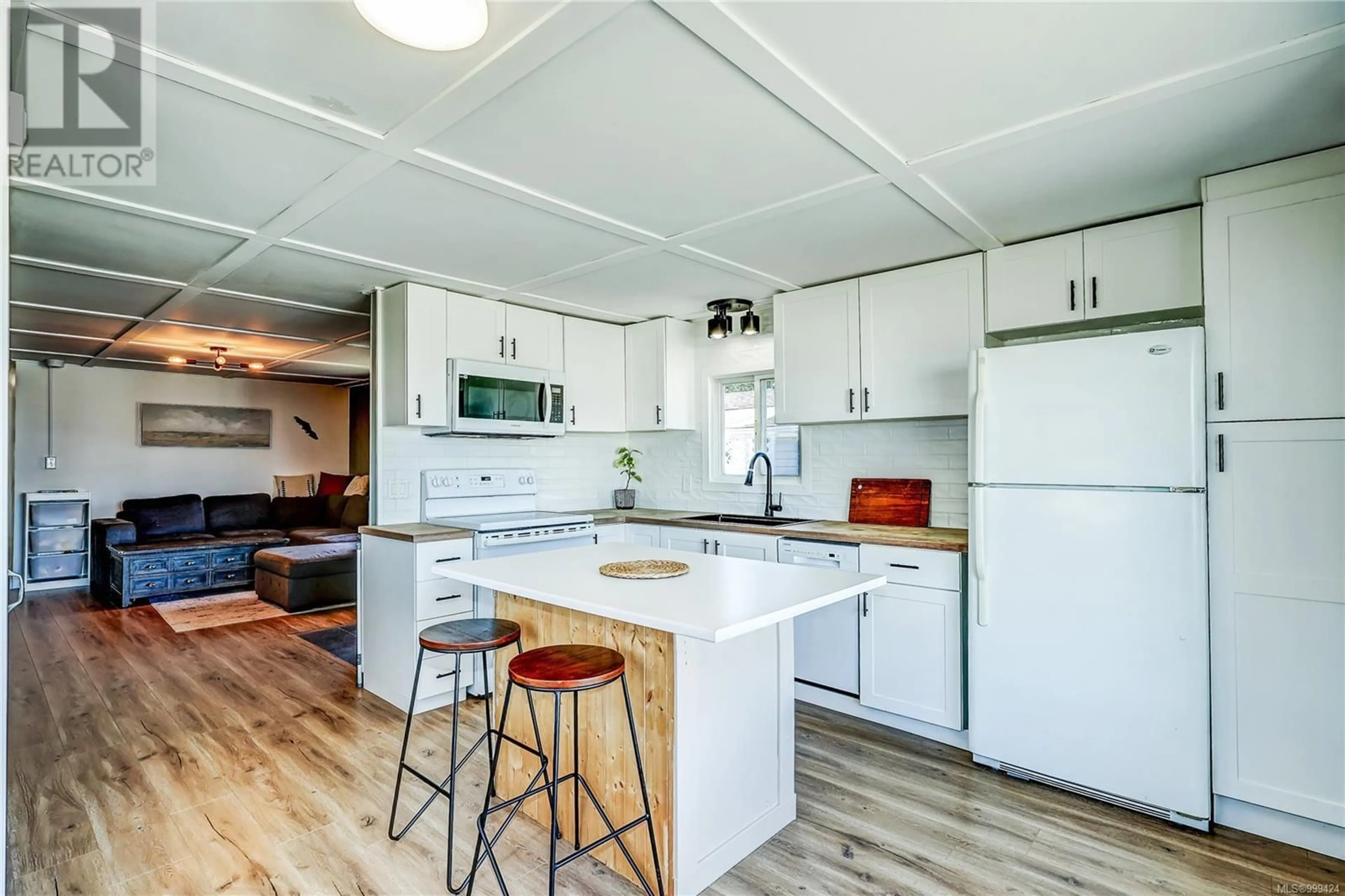 Open concept kitchen, wood/laminate floor for 769 PATTERSON WAY, Port McNeill British Columbia V0N2R0