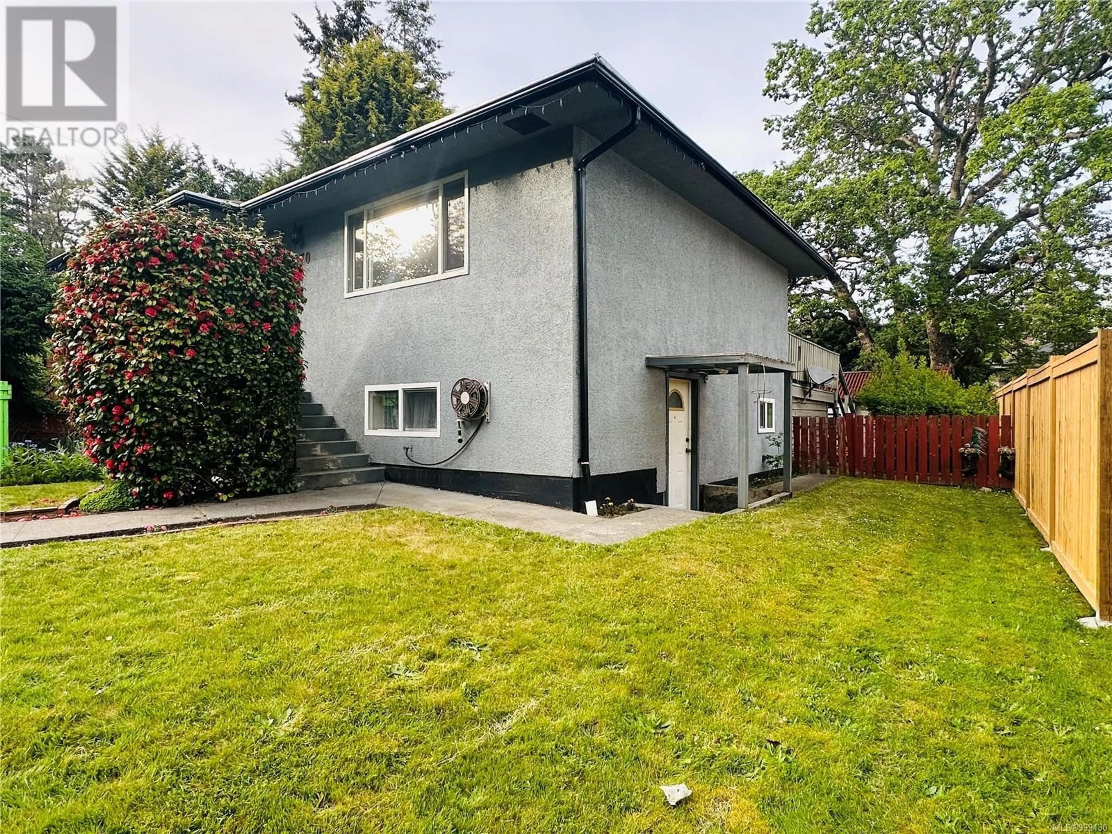 Home with vinyl exterior material, street for 670 BURNSIDE ROAD WEST, Saanich British Columbia V8Z1M8