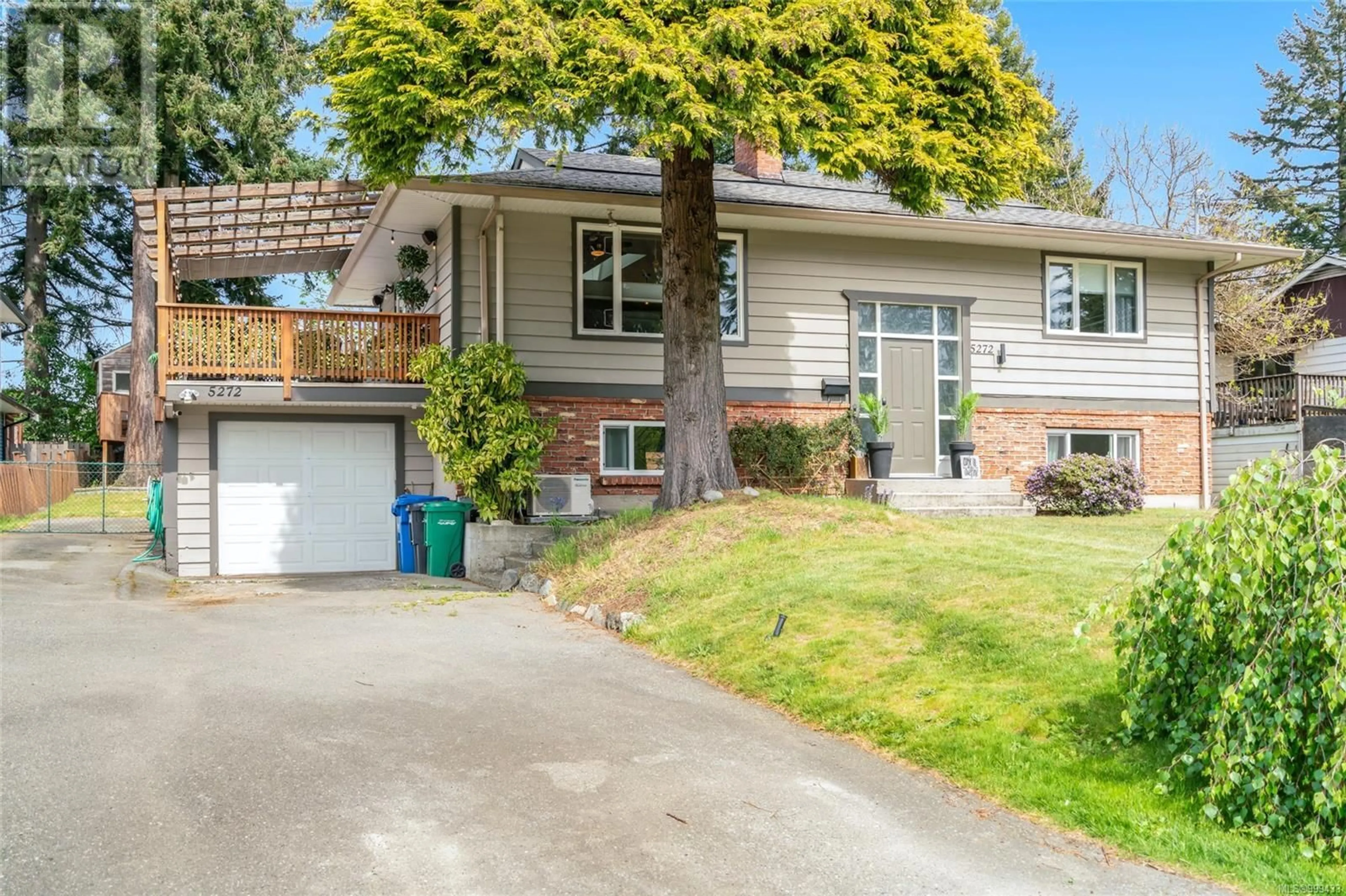 Home with vinyl exterior material, street for 5272 SOMERSET DRIVE, Nanaimo British Columbia V9T2K6