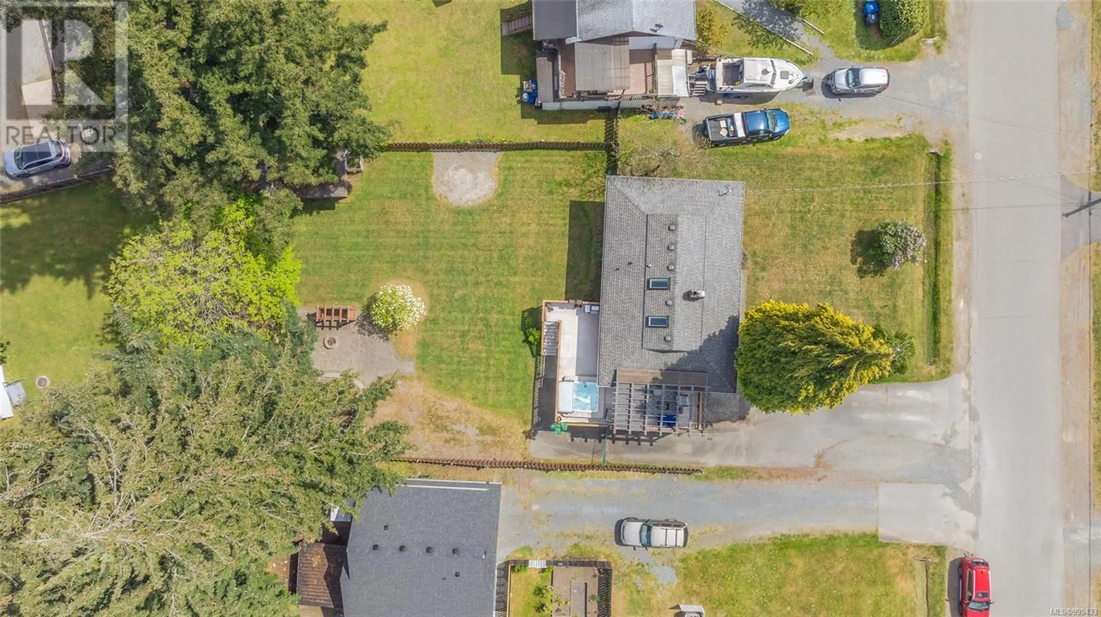 A pic from outside/outdoor area/front of a property/back of a property/a pic from drone, street for 5272 SOMERSET DRIVE, Nanaimo British Columbia V9T2K6