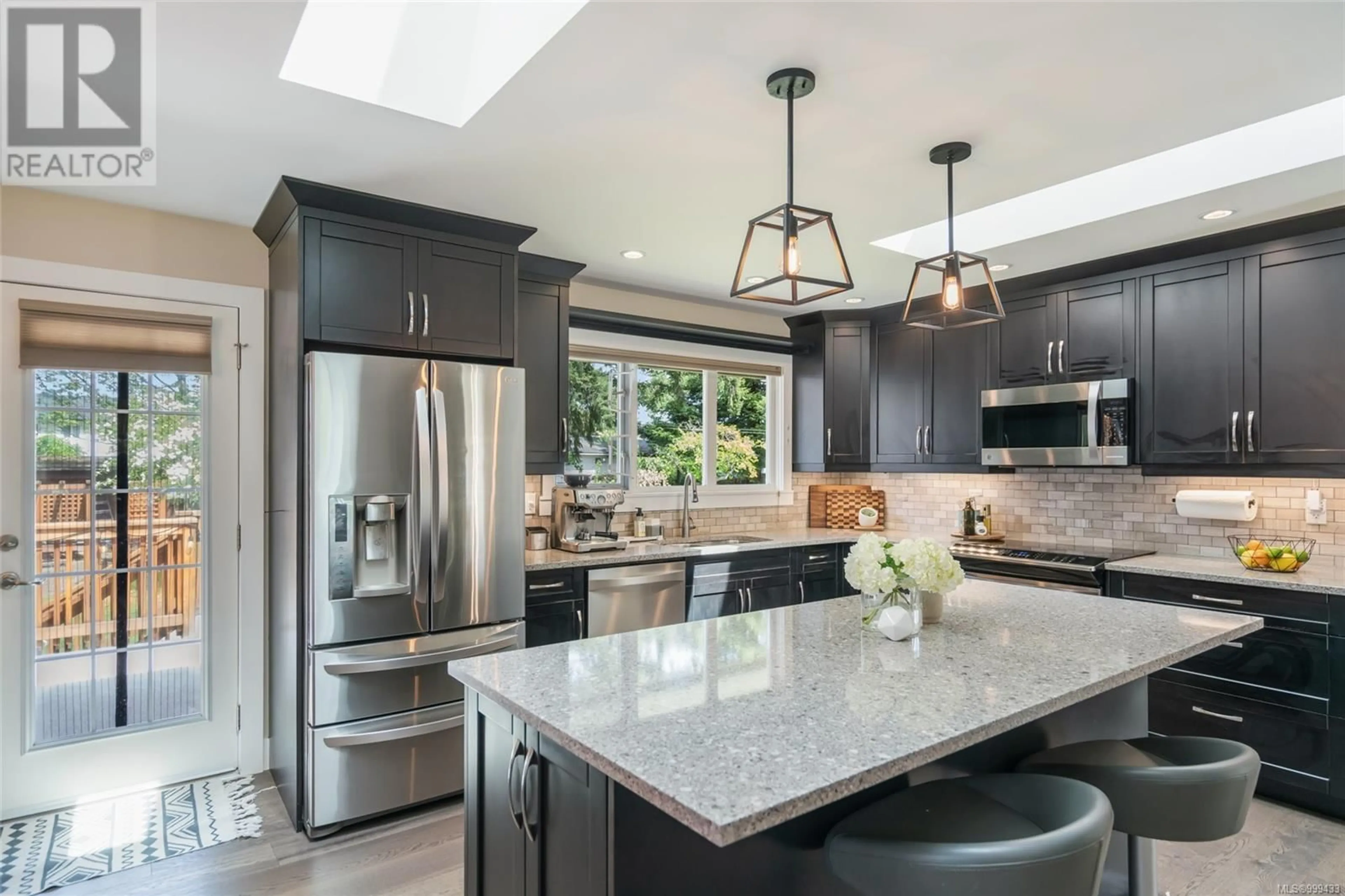 Contemporary kitchen, ceramic/tile floor for 5272 SOMERSET DRIVE, Nanaimo British Columbia V9T2K6
