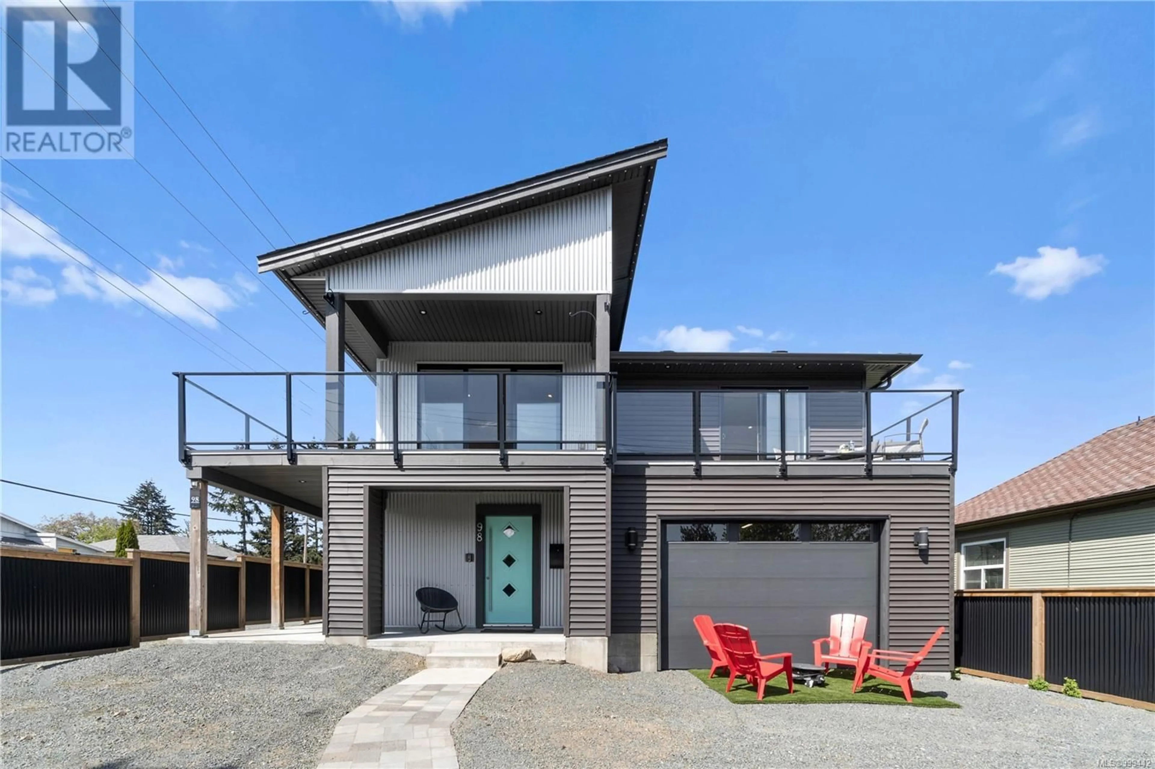 Home with vinyl exterior material, street for 98 FIFTH STREET, Nanaimo British Columbia V9R1N1