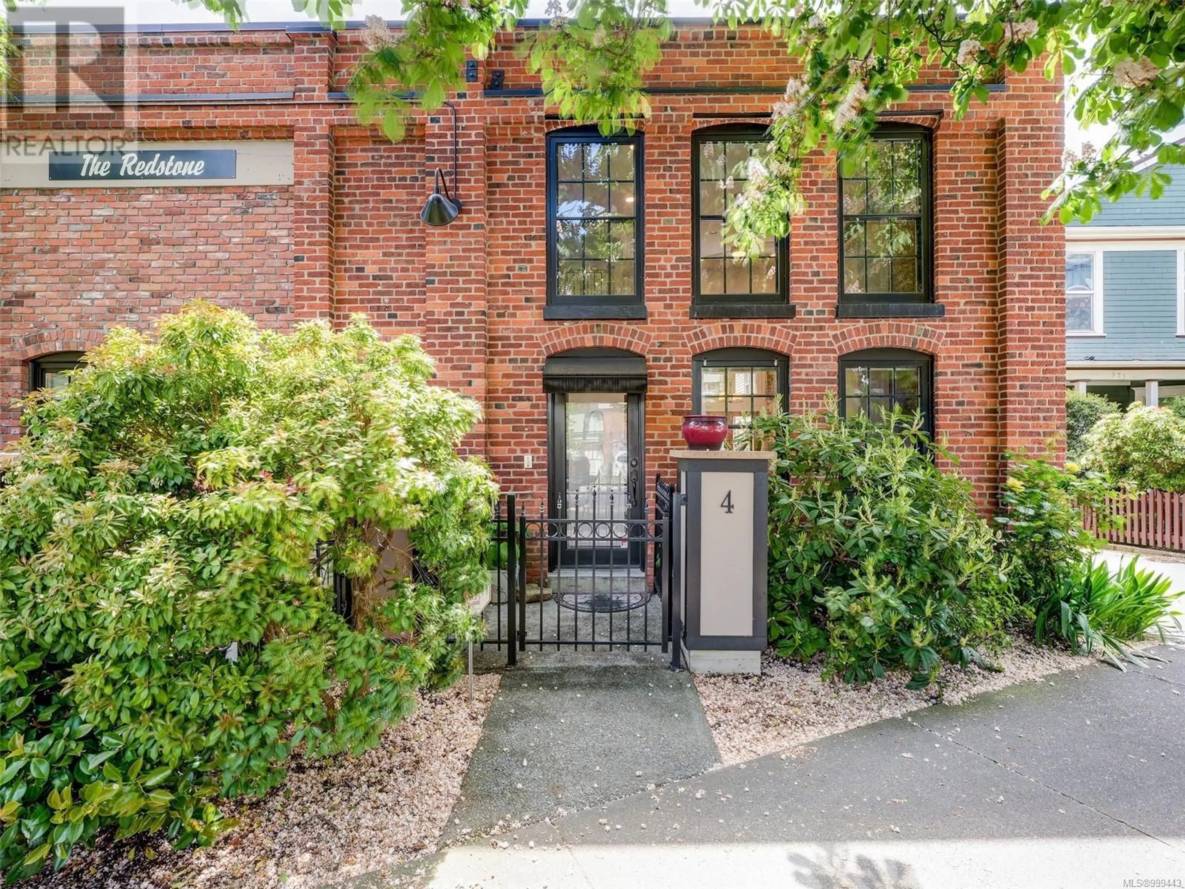 Home with brick exterior material, street for 4 - 440 PARRY STREET, Victoria British Columbia V8V2H7