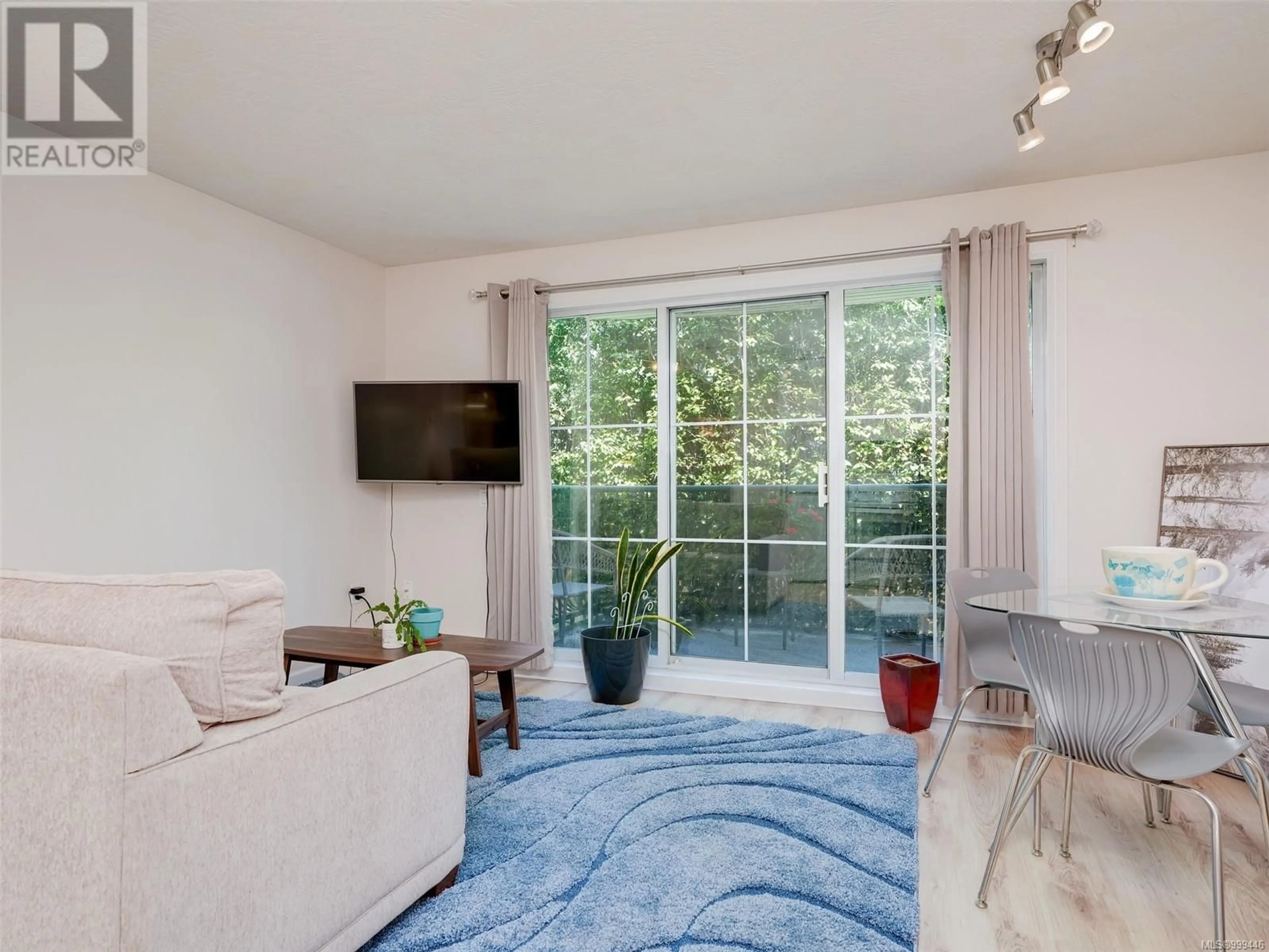 Living room with furniture, unknown for 208 - 3133 TILLICUM ROAD, Saanich British Columbia V9A2B4