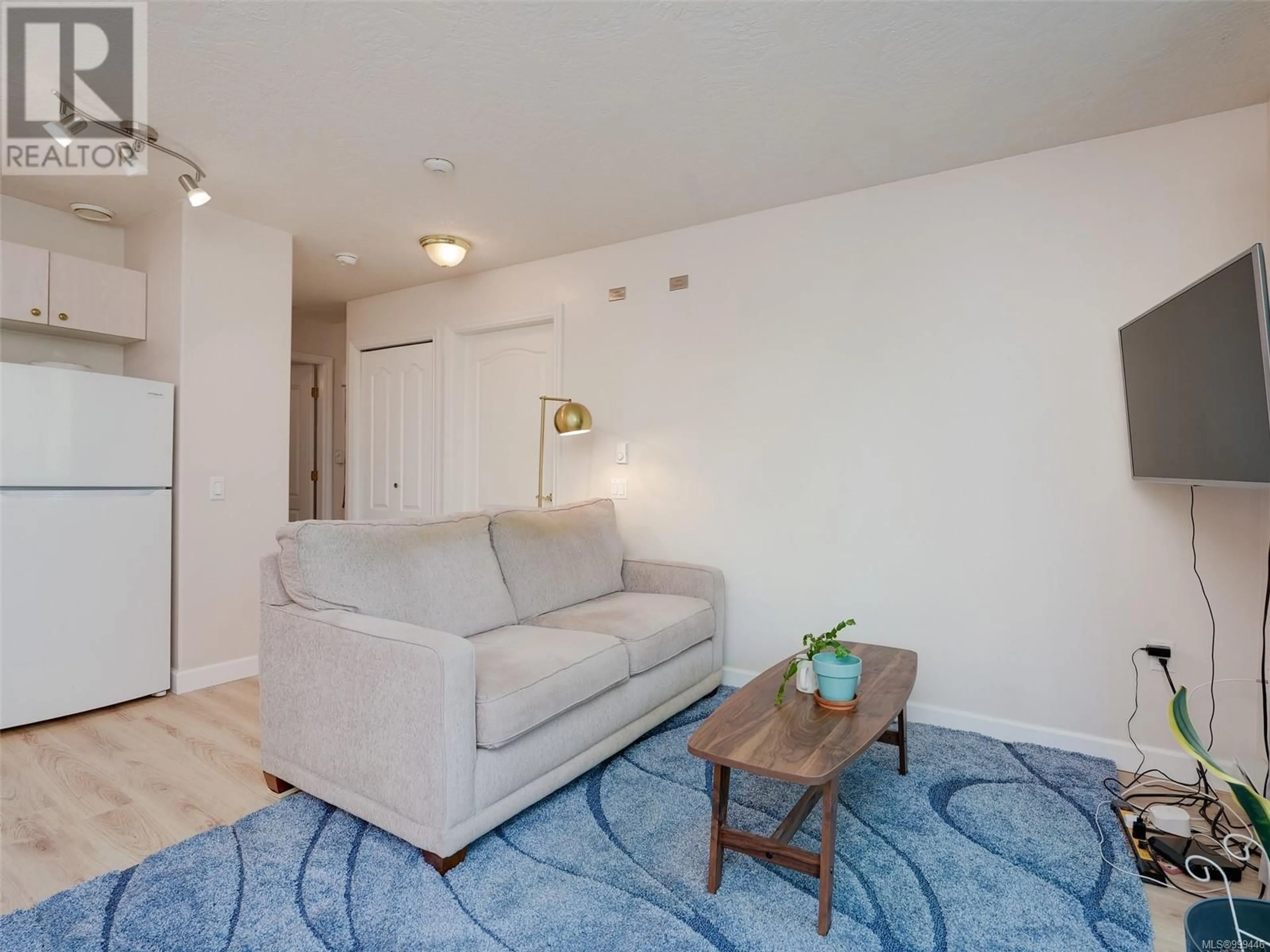 Living room with furniture, unknown for 208 - 3133 TILLICUM ROAD, Saanich British Columbia V9A2B4