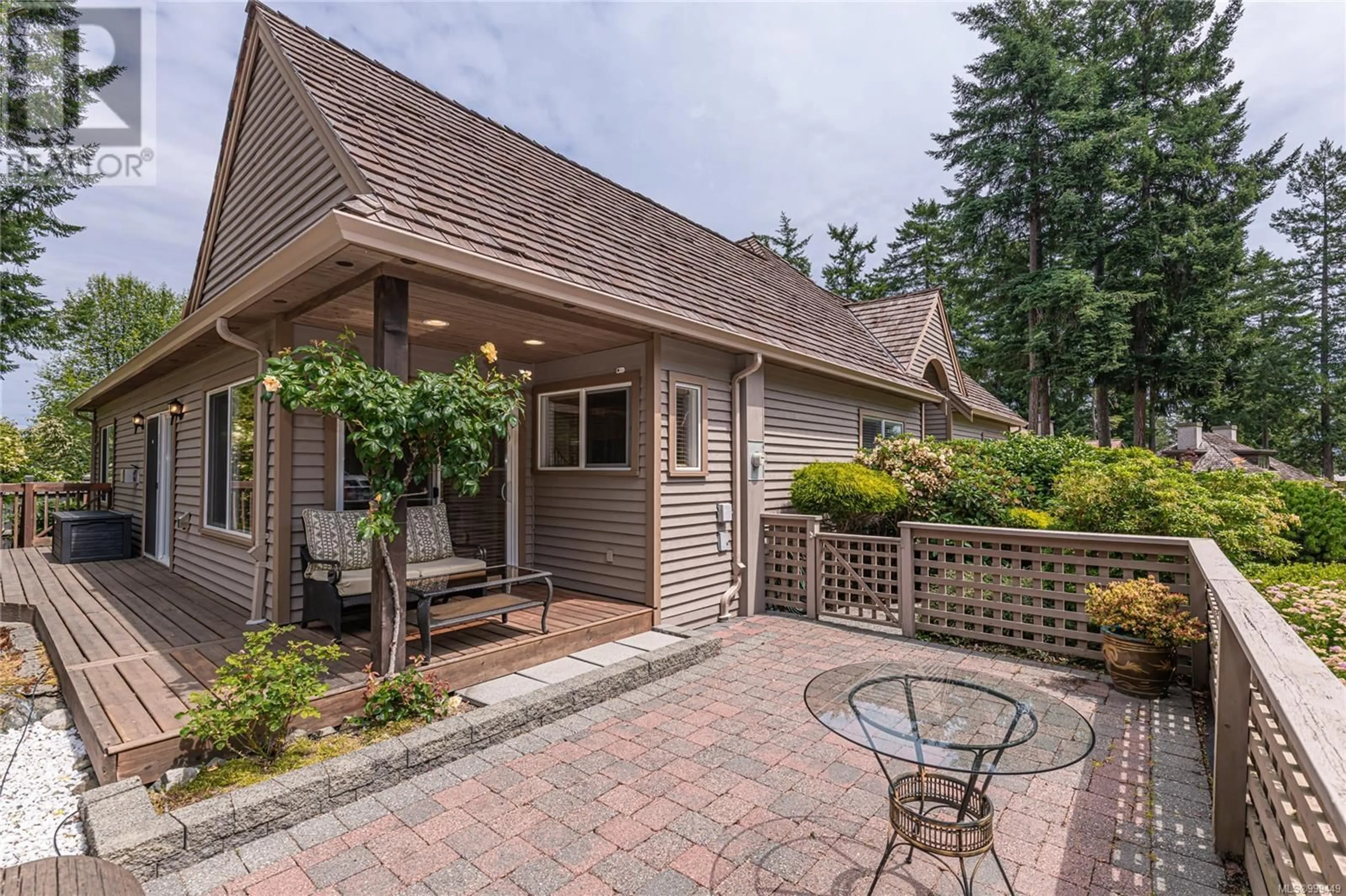 Patio, street for 5300 MYNABIRD LANE, Saanich British Columbia V8Y3H6