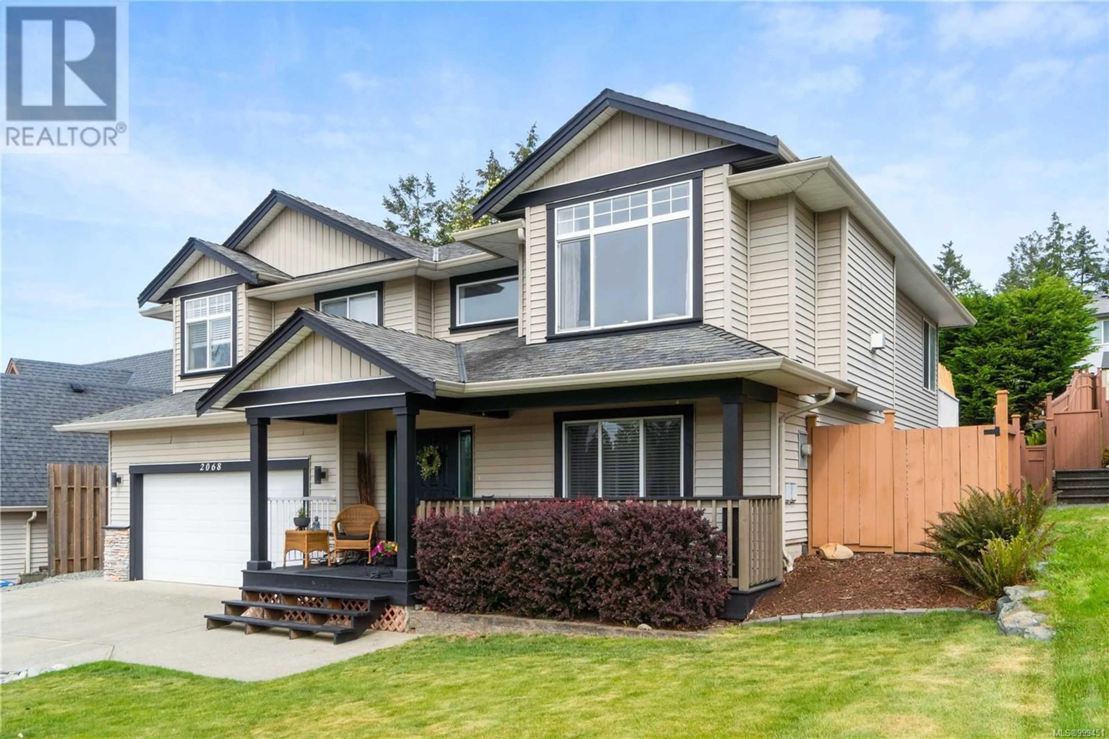 Home with vinyl exterior material, street for 2068 MOUNTAIN VISTA DRIVE, Nanaimo British Columbia V9T6S4