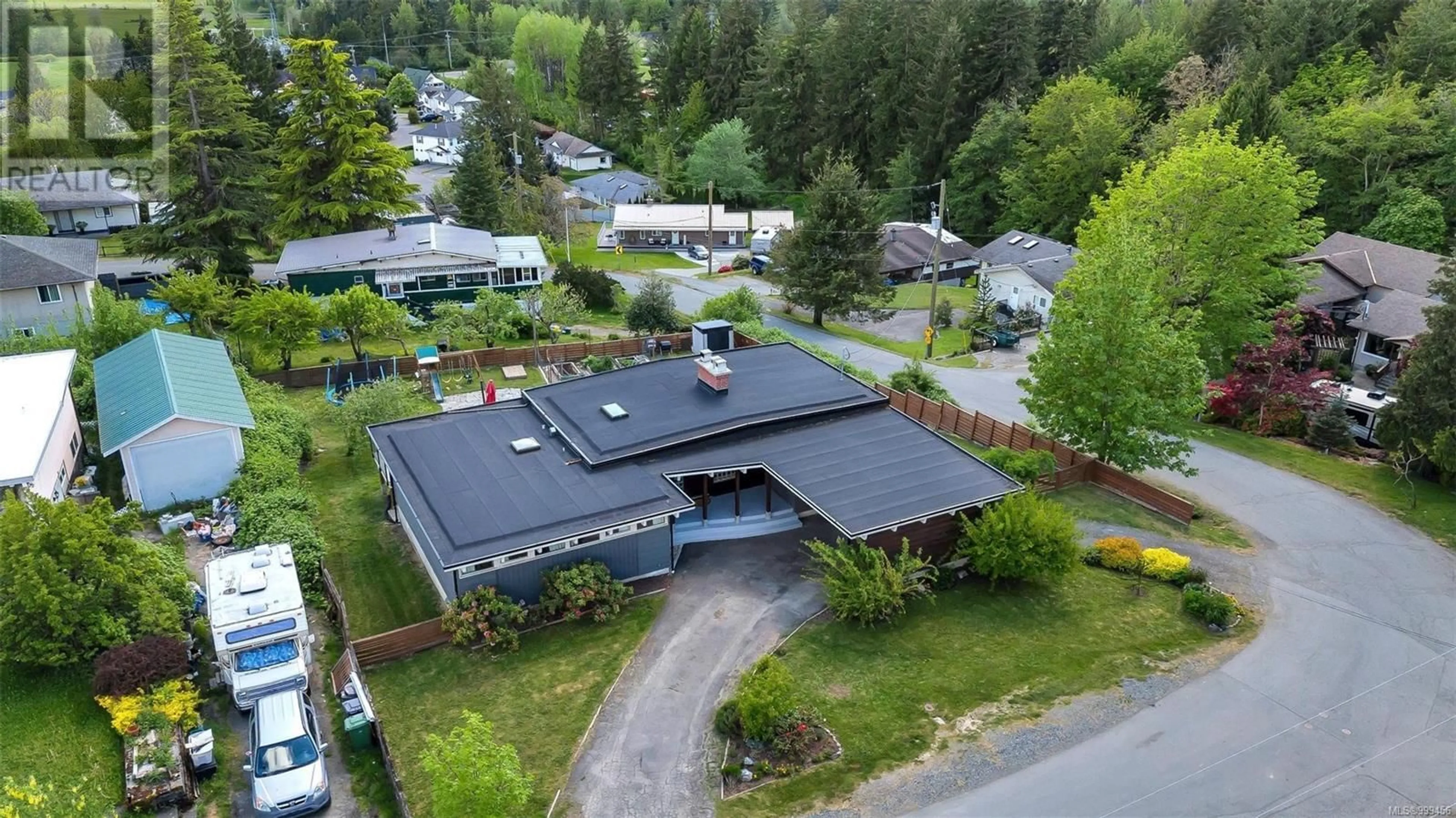 A pic from outside/outdoor area/front of a property/back of a property/a pic from drone, mountain view for 3077 MOUNTAIN VIEW CRESCENT, Duncan British Columbia V9L6R5