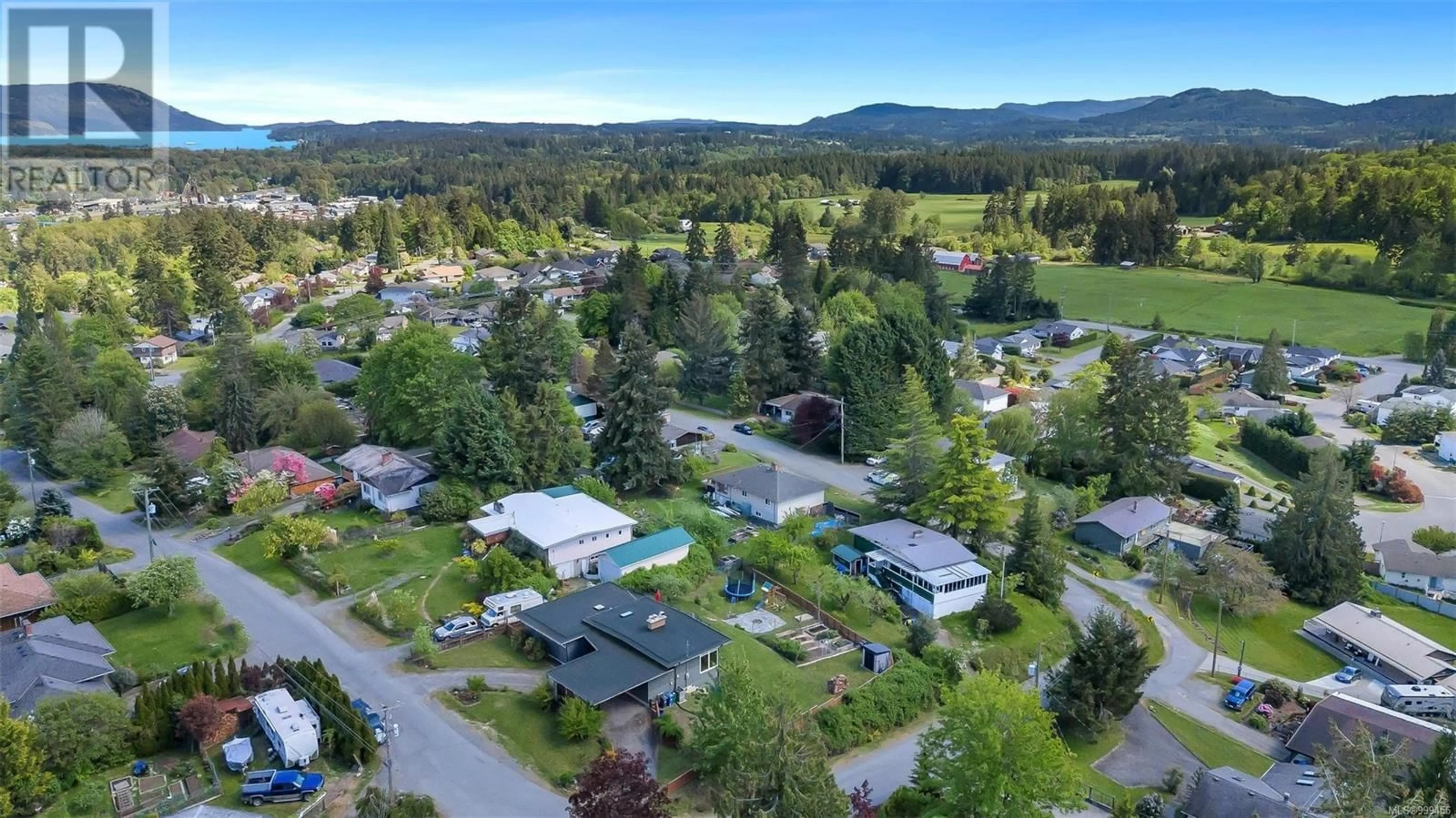 A pic from outside/outdoor area/front of a property/back of a property/a pic from drone, mountain view for 3077 MOUNTAIN VIEW CRESCENT, Duncan British Columbia V9L6R5