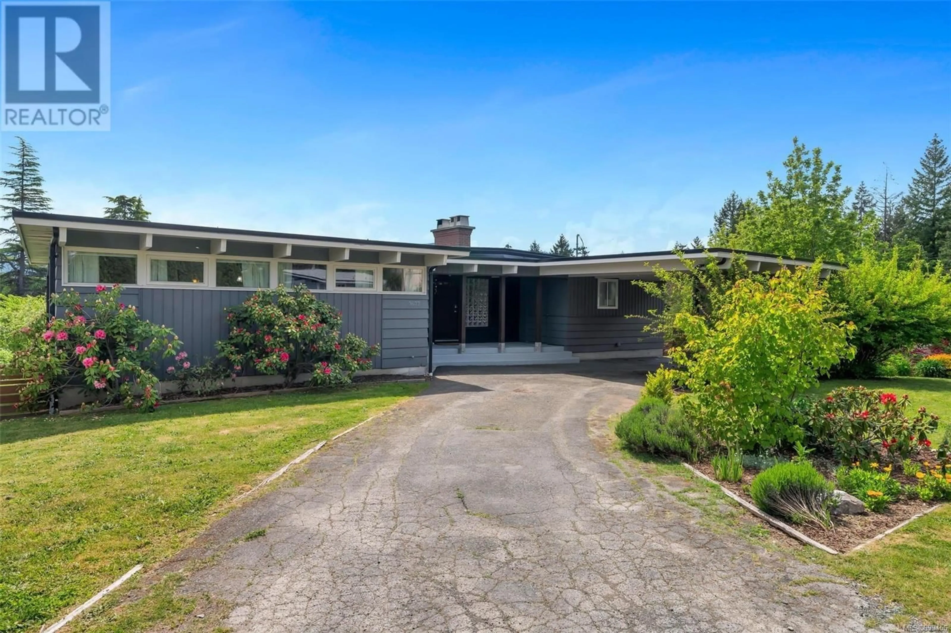 A pic from outside/outdoor area/front of a property/back of a property/a pic from drone, street for 3077 MOUNTAIN VIEW CRESCENT, Duncan British Columbia V9L6R5