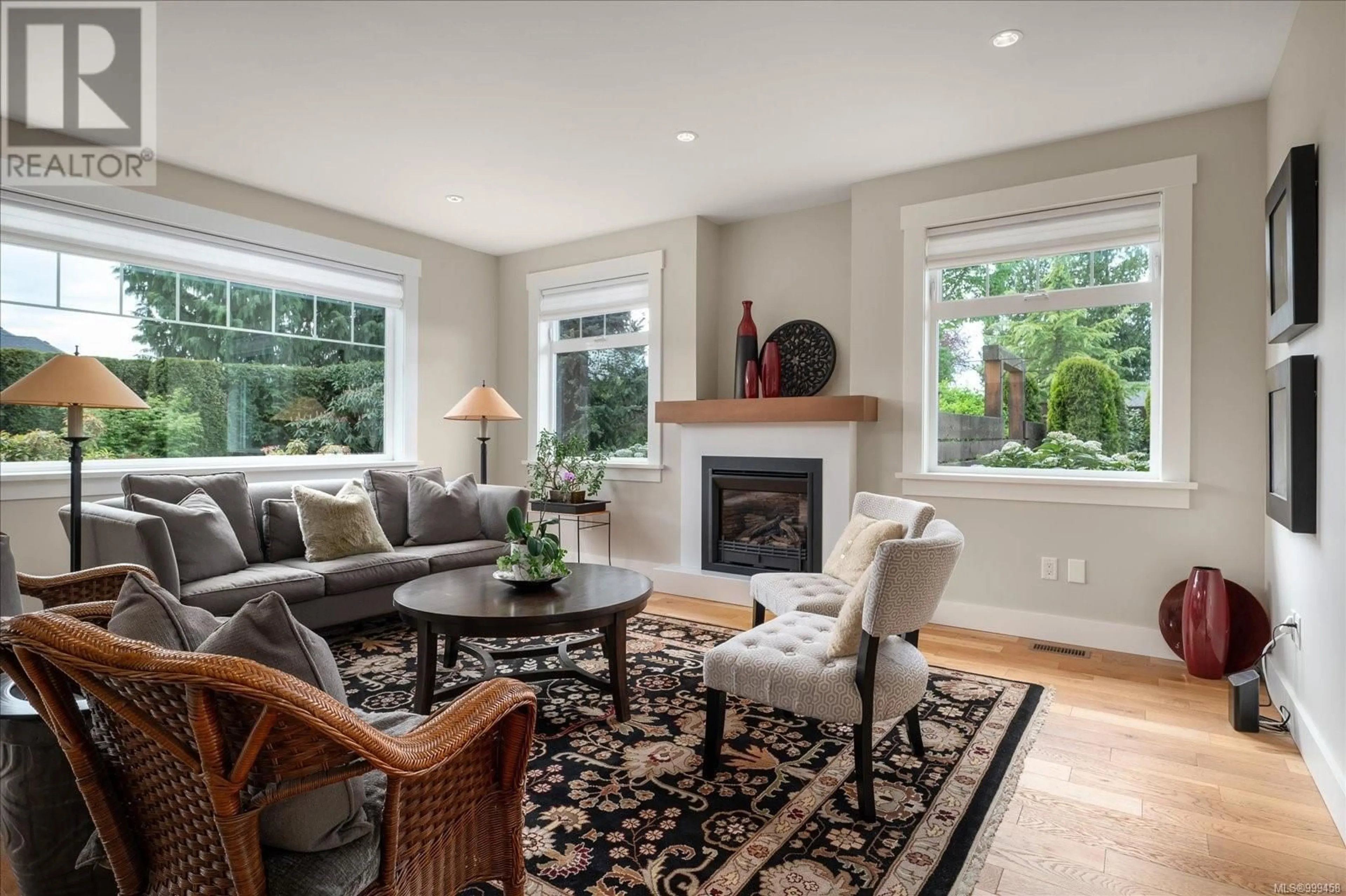 Living room with furniture, unknown for 672 LOWRY'S ROAD, Parksville British Columbia V9P2R6