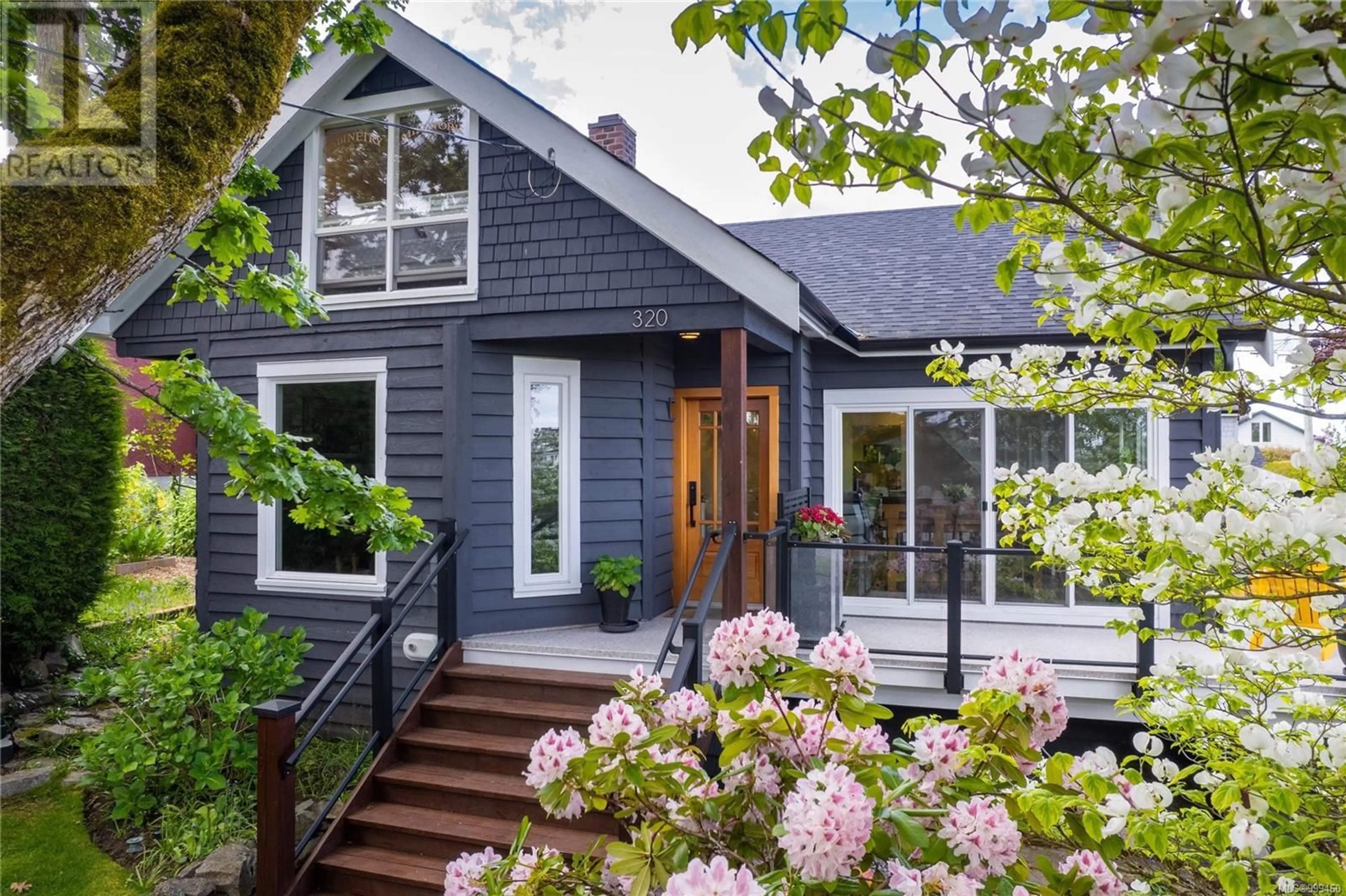 Home with vinyl exterior material, street for 320 GATACRE STREET, Ladysmith British Columbia V0R2E0