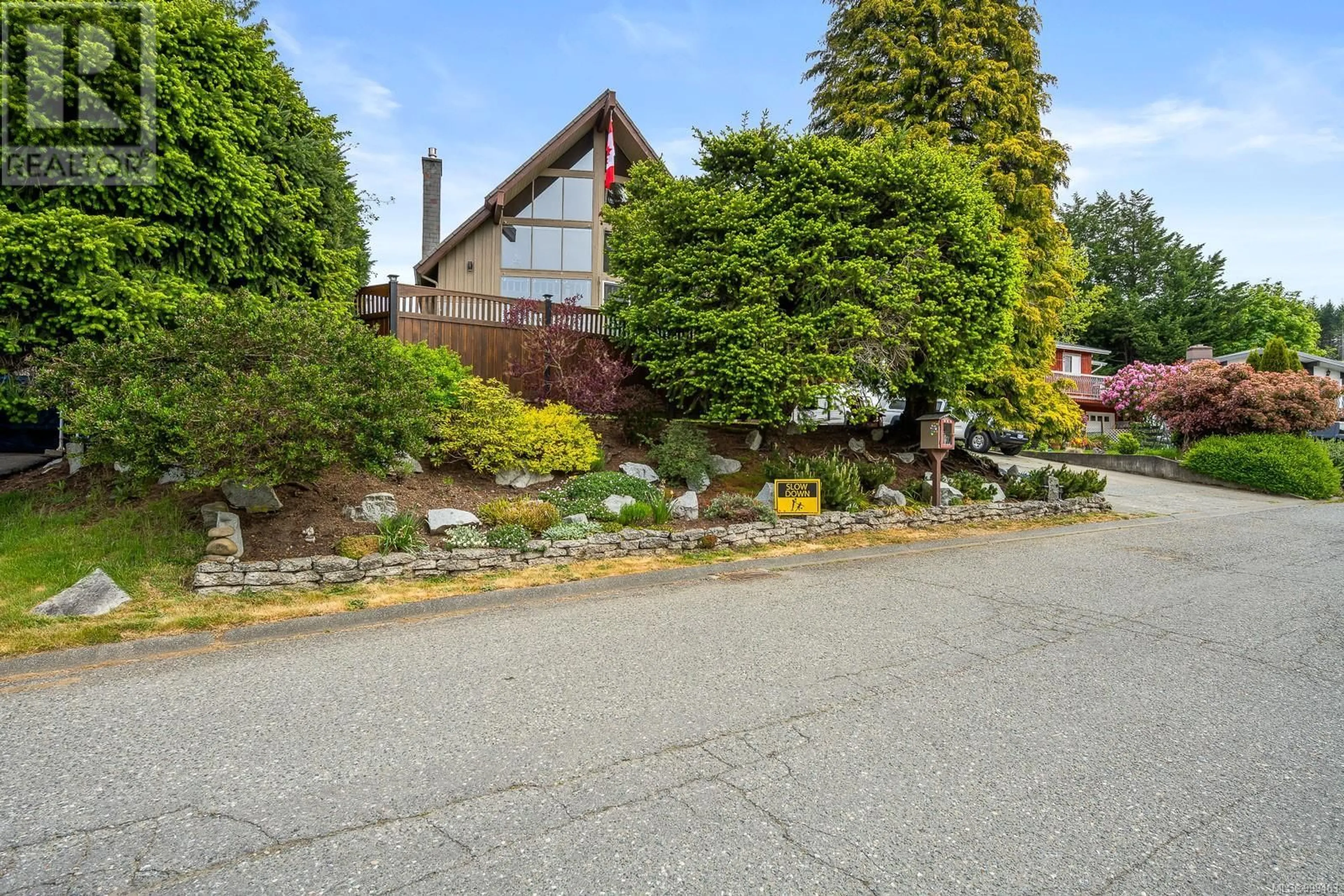 A pic from outside/outdoor area/front of a property/back of a property/a pic from drone, street for 327 NIM NIM AVENUE, Courtenay British Columbia V9N5P9