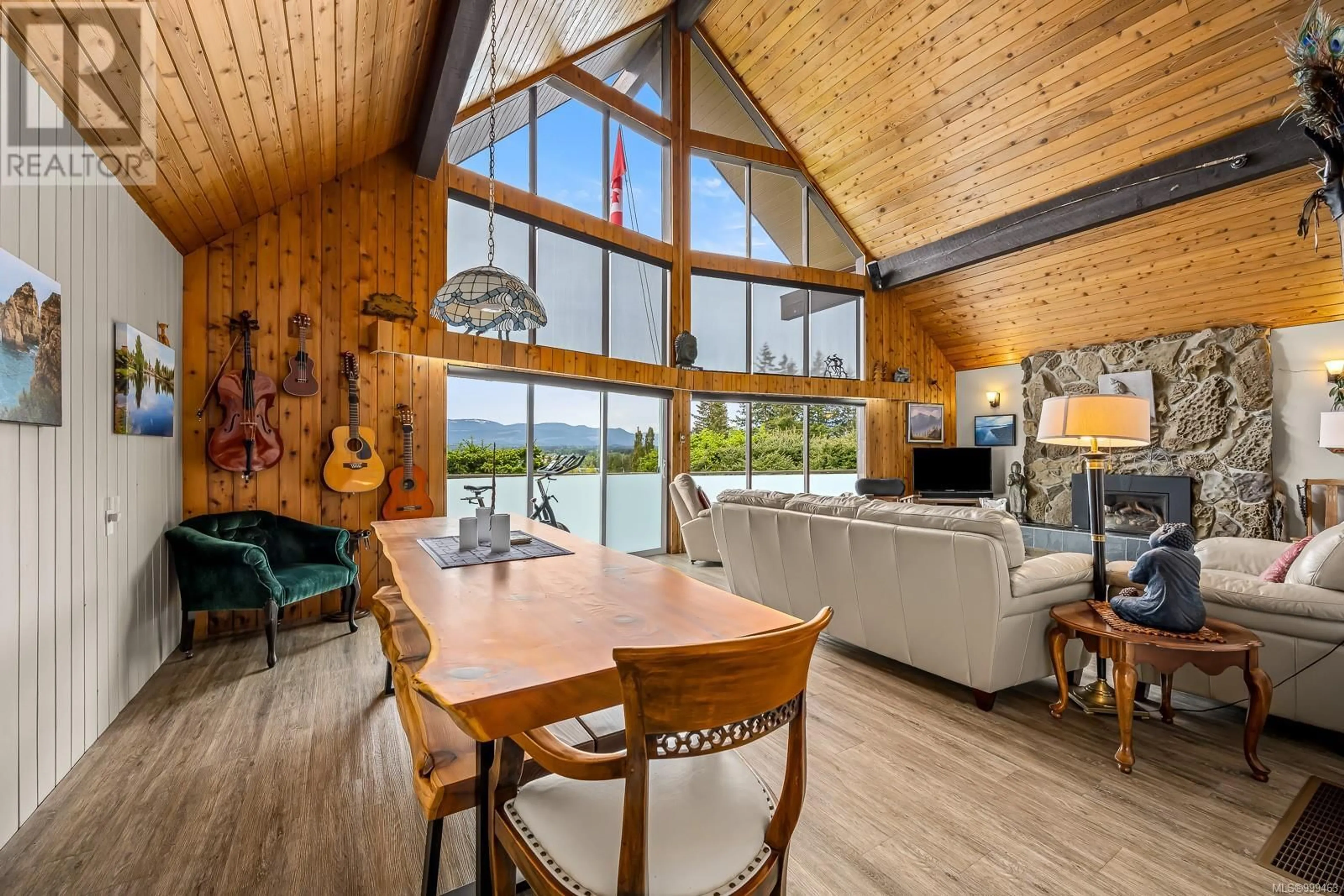 Dining room, wood/laminate floor for 327 NIM NIM AVENUE, Courtenay British Columbia V9N5P9
